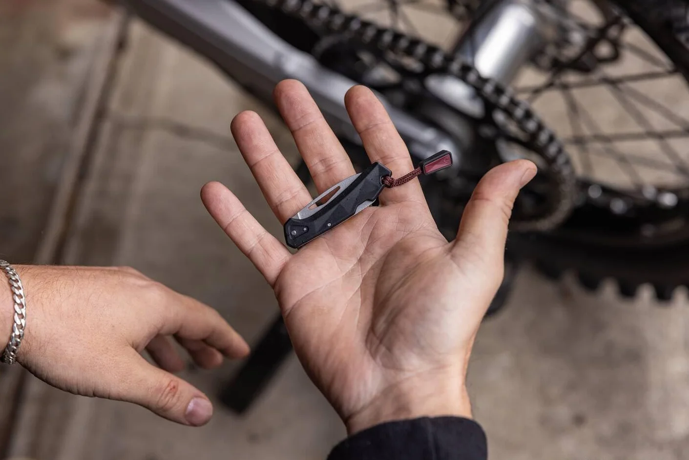 Gerber Navaja de bolsillo con cordón, LST Mini, hoja de acero inoxidable 440A Wharncliffe, escamas del mango de nylon reforzado con fibra de vidrio, longitud de la hoja: 4,8 cm, negro, 1074528