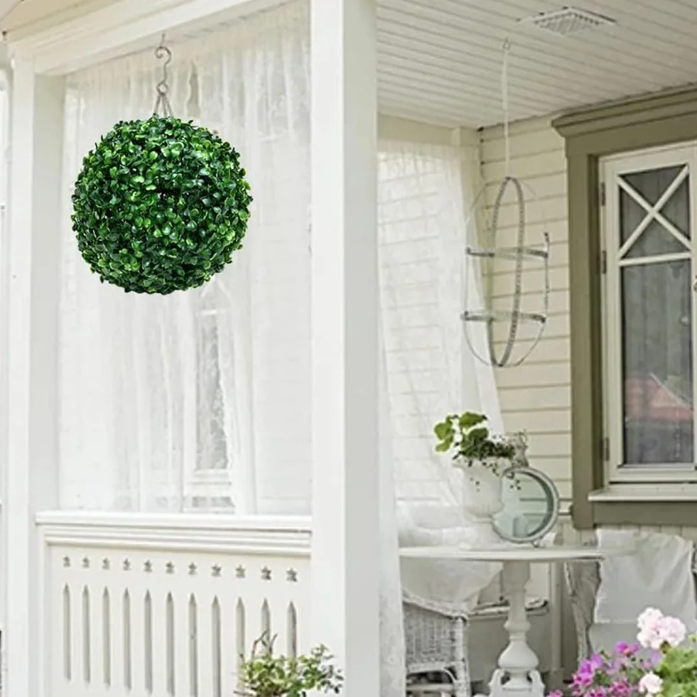 Lecreatekit Paquete de 2 bolas artificiales de boj de 28 cm, plantas topiarias artificiales para decoración colgante, esferas de plástico resistentes a la intemperie para decoración de jardín interior