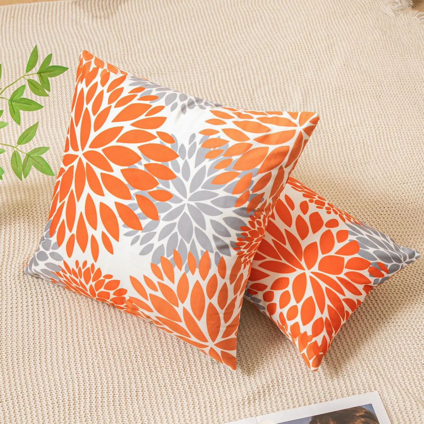 Funda Cojines de Terciopelo 45x45 Gris Naranja Flores de Dalia para Sofa Sala de Estar