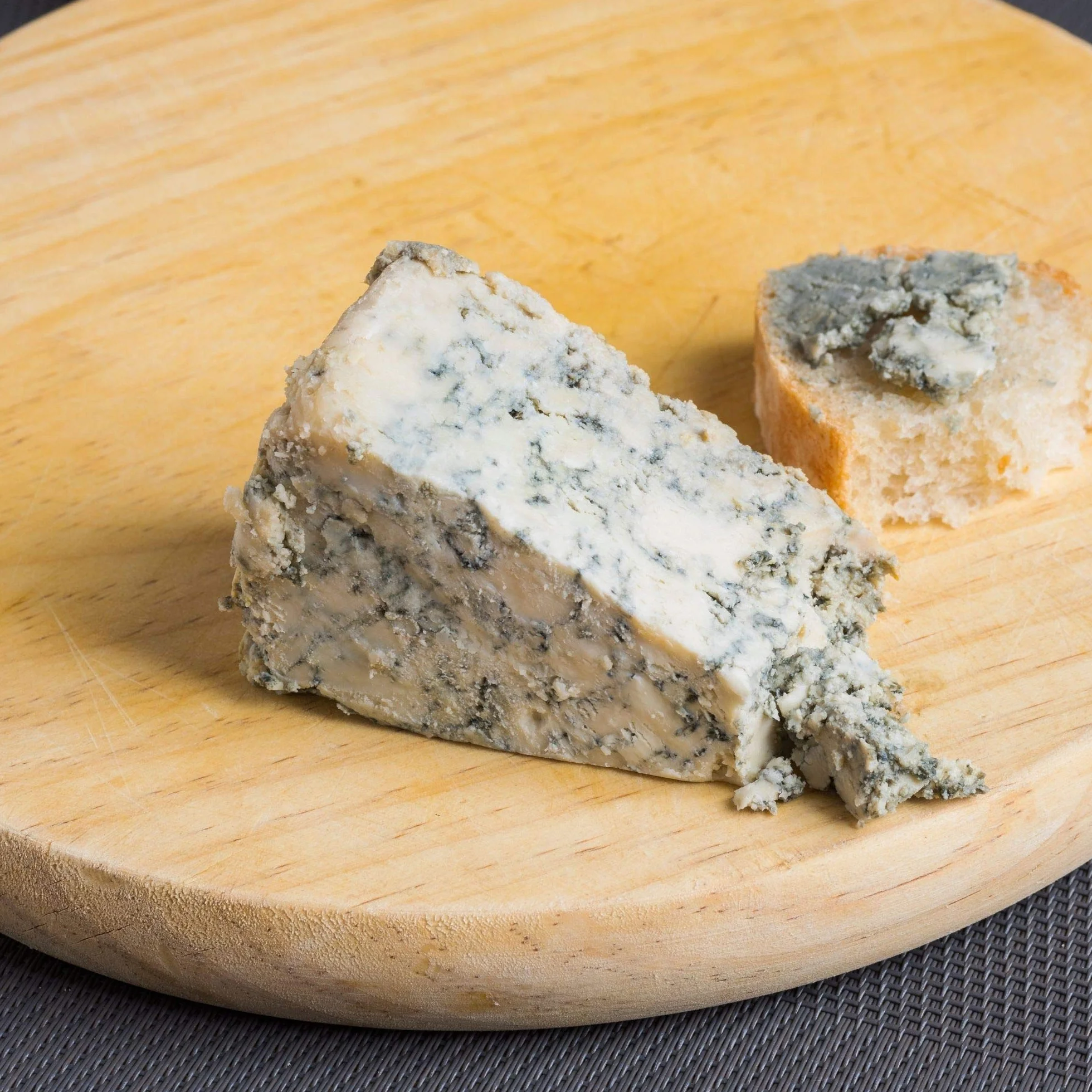 Queso Cabrales Denominación de Origen Protegida 1250 gramos Medio Queso con Membrillo World Cheese Award