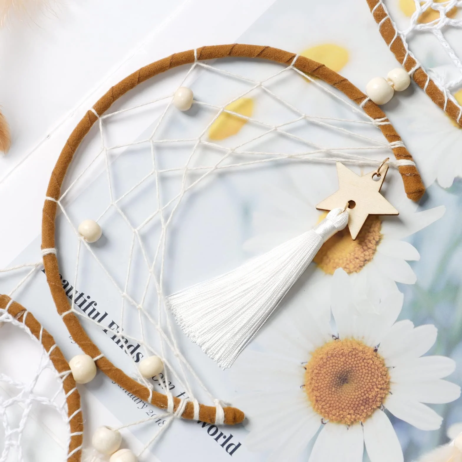 LOMOHOO Juego de 5 atrapasueños con diseño de luna y sol, macramé bohemio, para colgar en la pared, decoración de habitación, plumas hechas a mano, para dormitorio de niños y niñas, decoración del