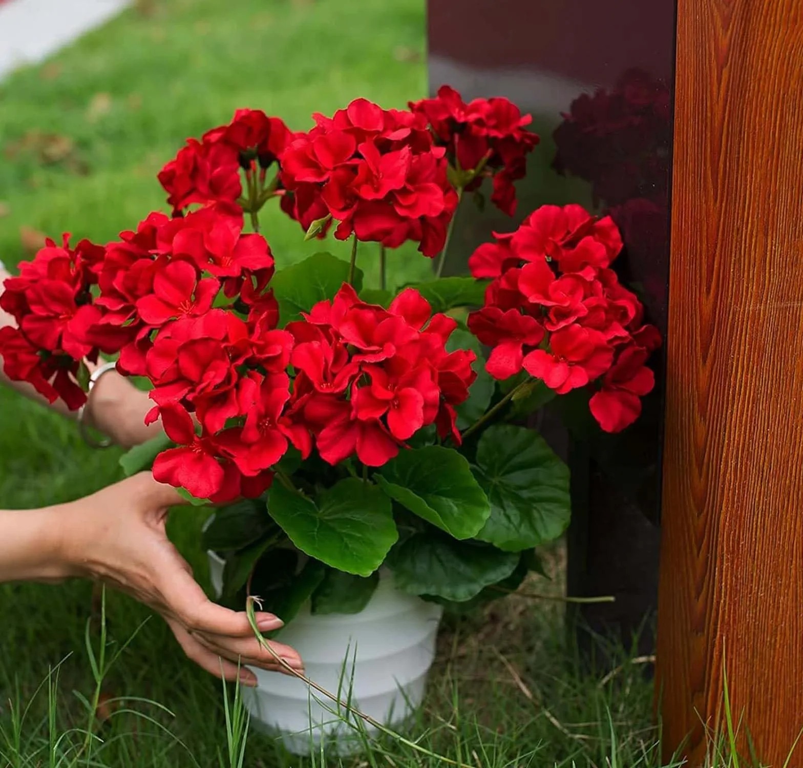 Geranios Artificiales Exterior Laelfe 4 Ramos Flores Decoracion Hogar Balcón Jardin Patio Maceta Colgante Rojo