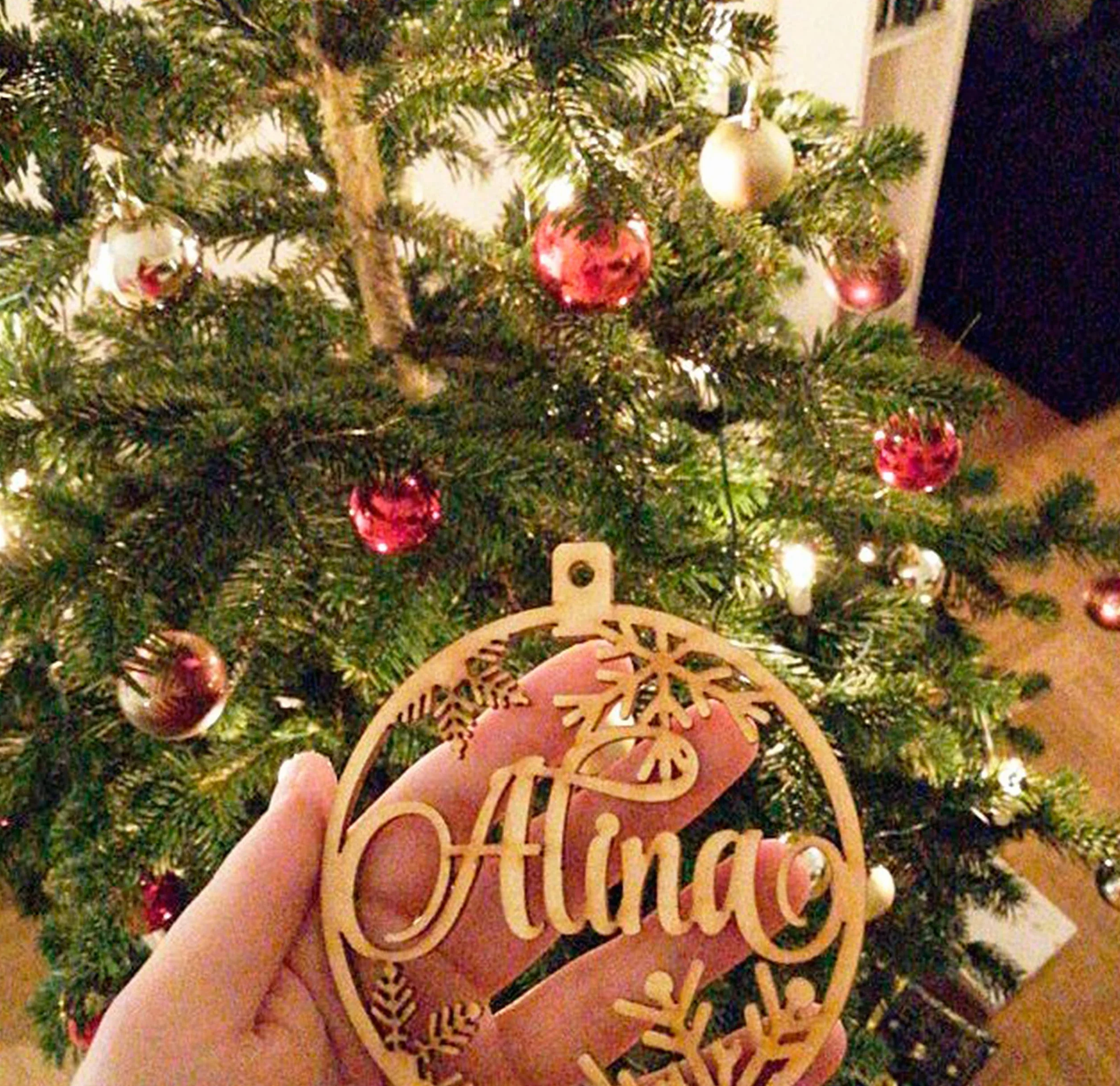 Bola navidad personalizada para árbol - Esfera grabada en madera con cuerda incluida (Copito) Decoración navideña