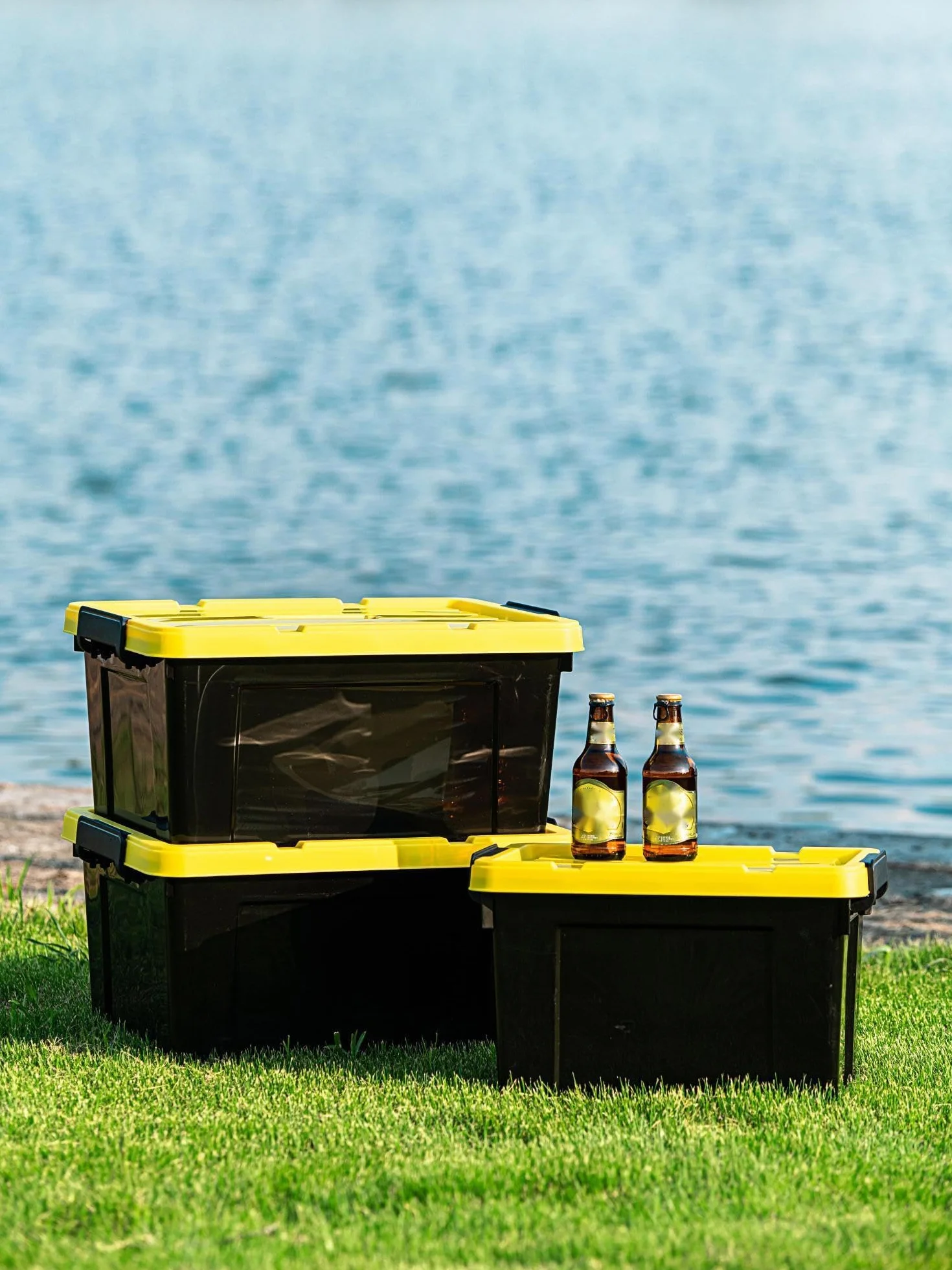 Cetomo 6 cajas de almacenamiento de plástico con tapas, asa y hebillas de cierre, apilable, negro y amarillo, 15