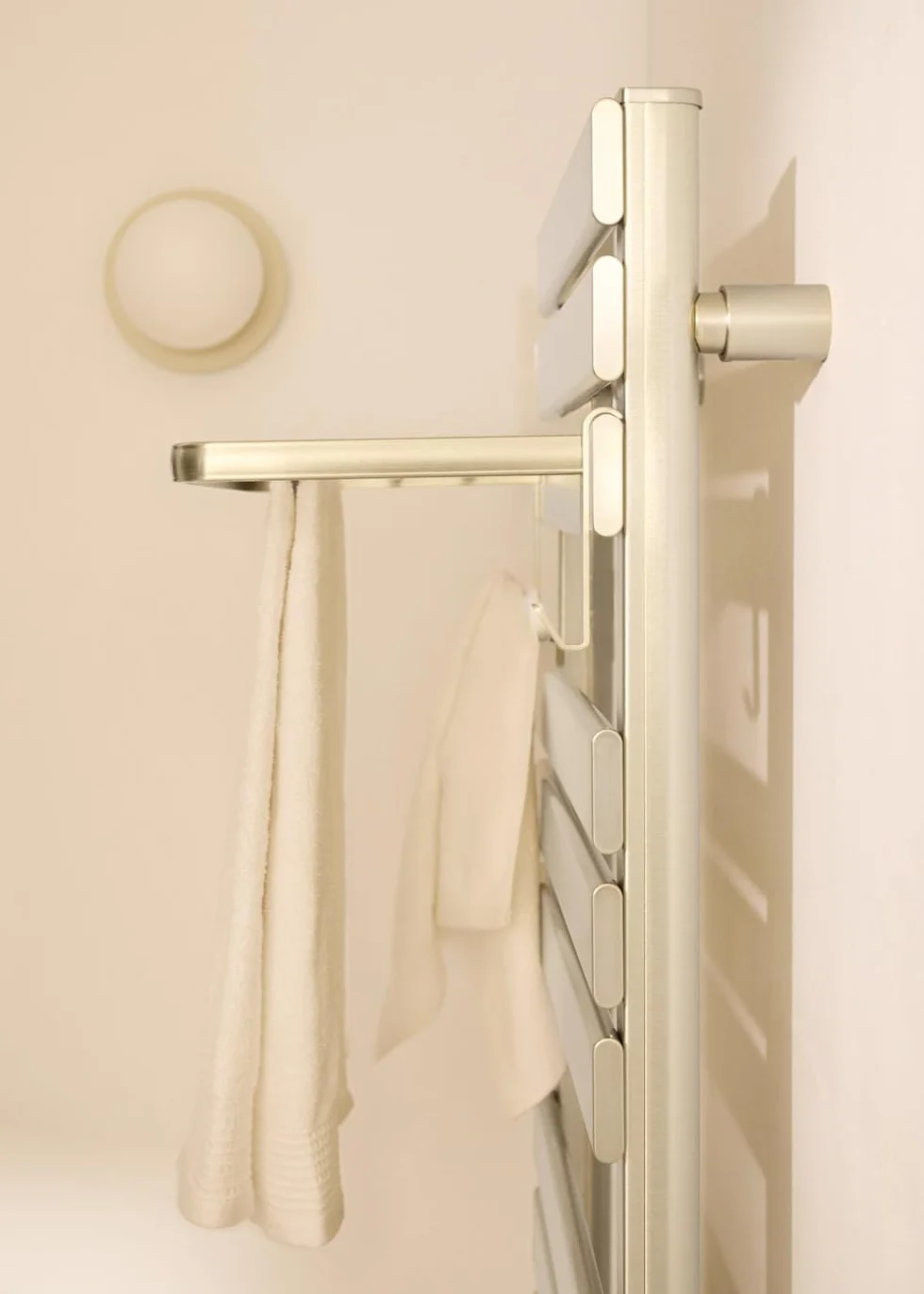 CREATE / Warm Towel 500W / Toallero eléctrico Acero Inoxidable con Estante / 96,9x5x55 cm/para Suelo o Pared, Temporizador, Pantalla LCD, bajo Consumo