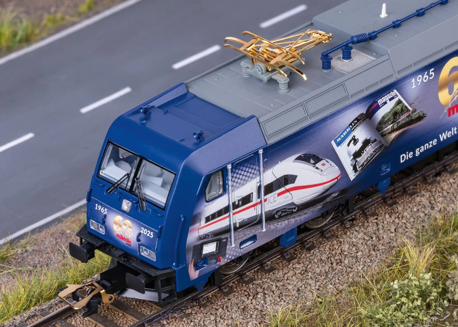 Märklin 36060 Locomotora eléctrica BR 185.2 – H0 AC – Decodificador Digital mfx con Sonido, luz LED – Modelo de Aniversario Märklin Magazin 60 años – Locomotora 21,7 cm