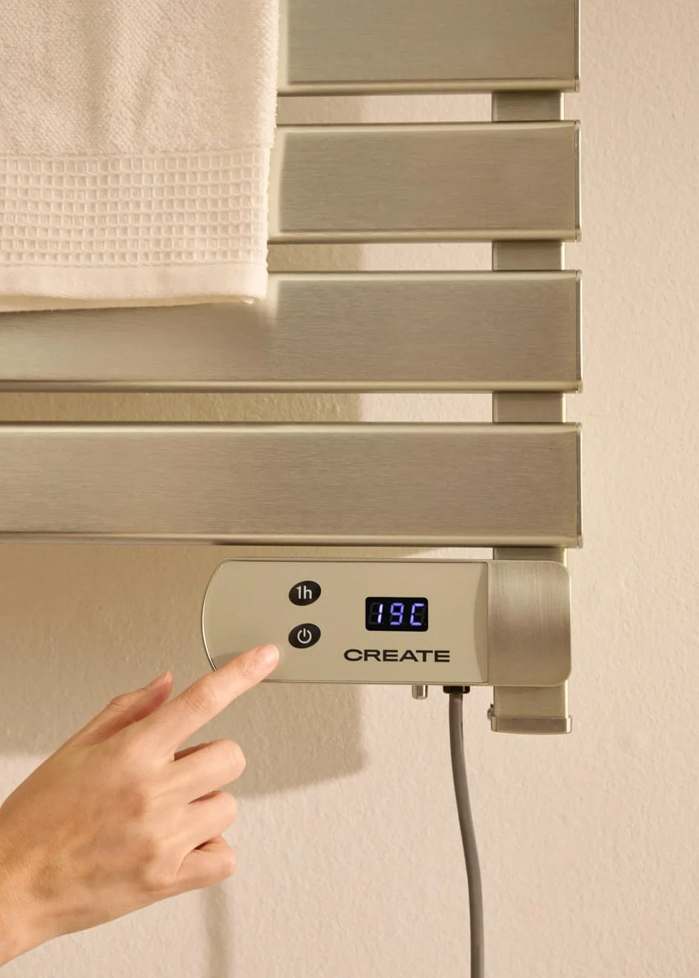 CREATE / Warm Towel 500W / Toallero eléctrico Acero Inoxidable con Estante / 96,9x5x55 cm/para Suelo o Pared, Temporizador, Pantalla LCD, bajo Consumo