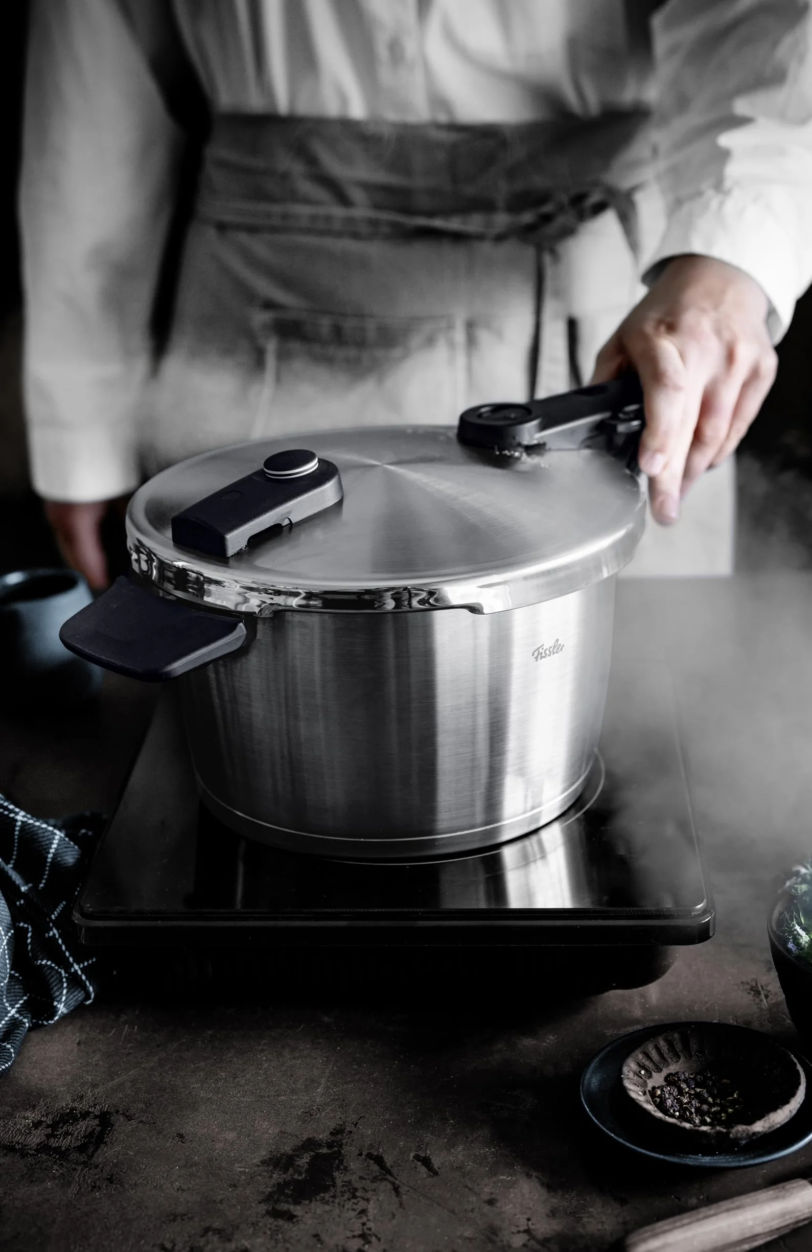 Fissler Vitaquick Premium - Juego de 2 ollas a presión (26 cm de diámetro, olla a presión de 8 l + sartén a presión de 4 litros) con inserto, tapa de cristal adicional, 2 niveles de cocción, fabricado