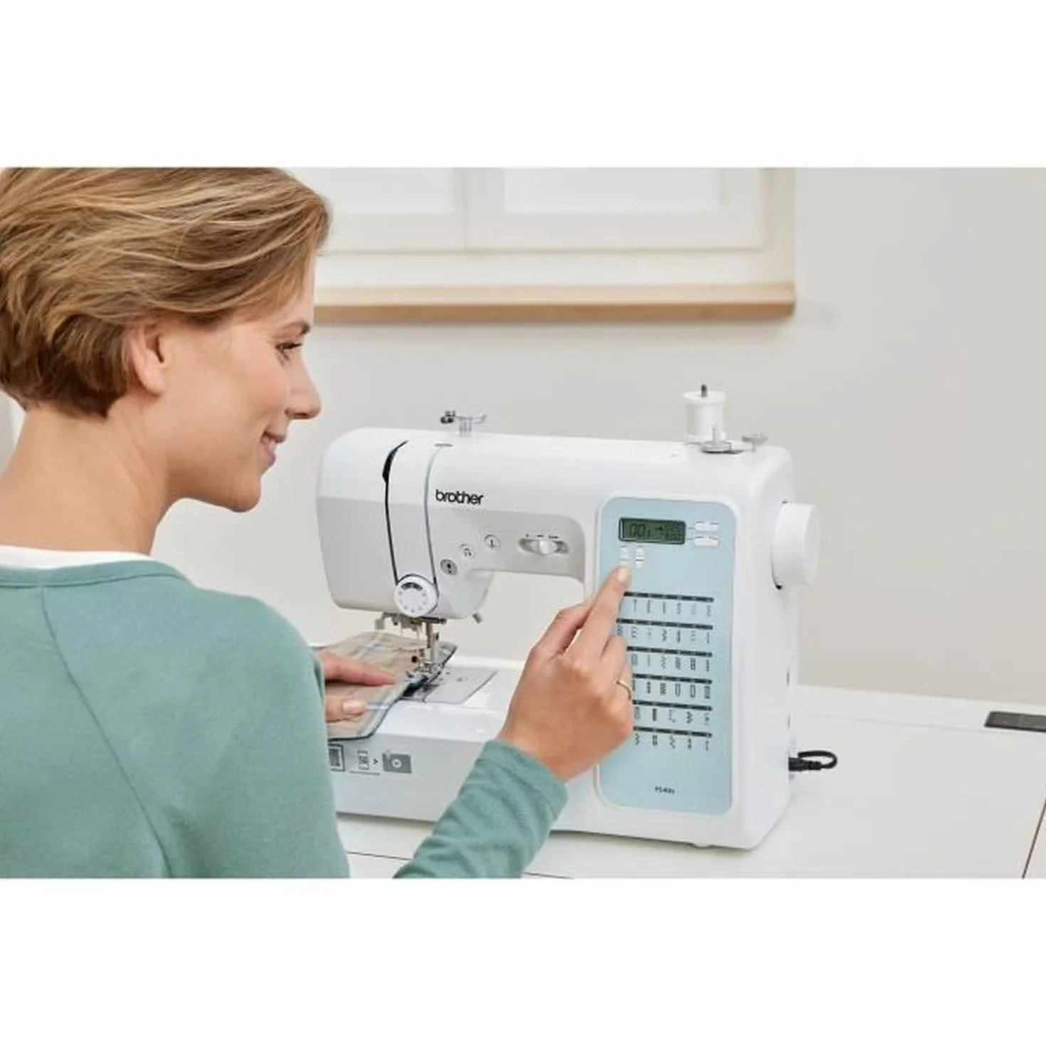 Mquina de coser electrnica BROTHER FS40s-40 puntadas-Sistema de enhebrado de agujas-Pantalla LCD-Teclas de seleccin-Brazo libre