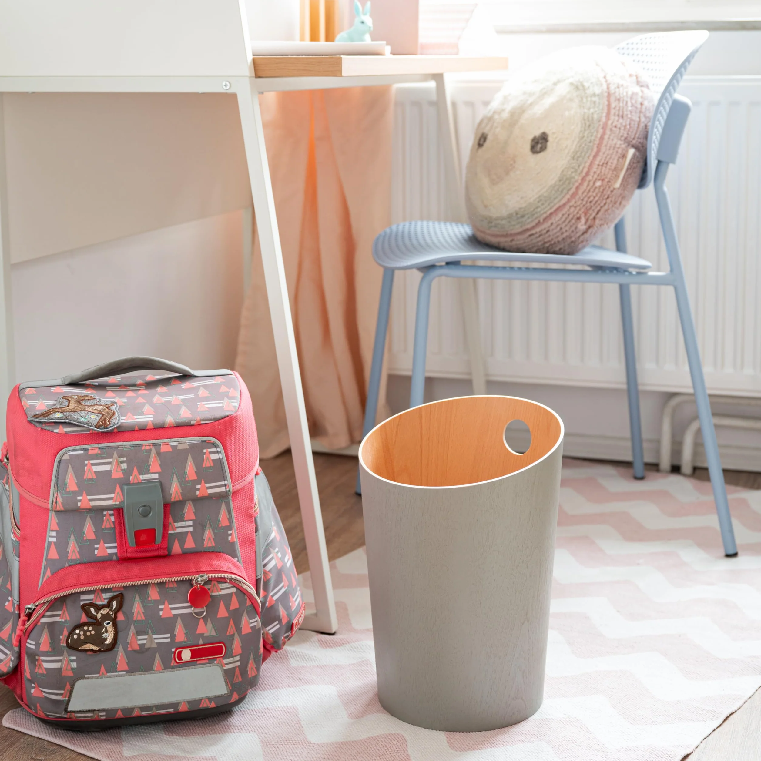 Kazai. Papelera de Diseño 'Bennet' | Cubo Basura Única para Oficina, Dormitorio, Habitación Infantil y Más | Papelera Hecha de Chapa de Madera Real | Gris (claro)