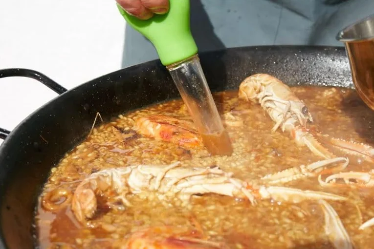 Pipeta para paella con filtro para arroz