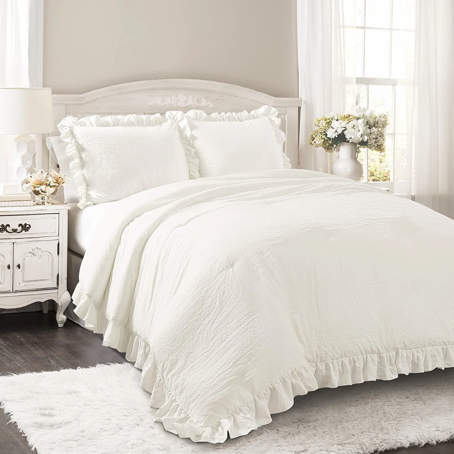 Lush Decor Reyna - Juego de edredón con Volantes, Juego de Cama Acogedor de 3 Piezas con Volantes, Elegancia y Comodidad atemporales para Dormitorio, tamaño King, Color Blanco