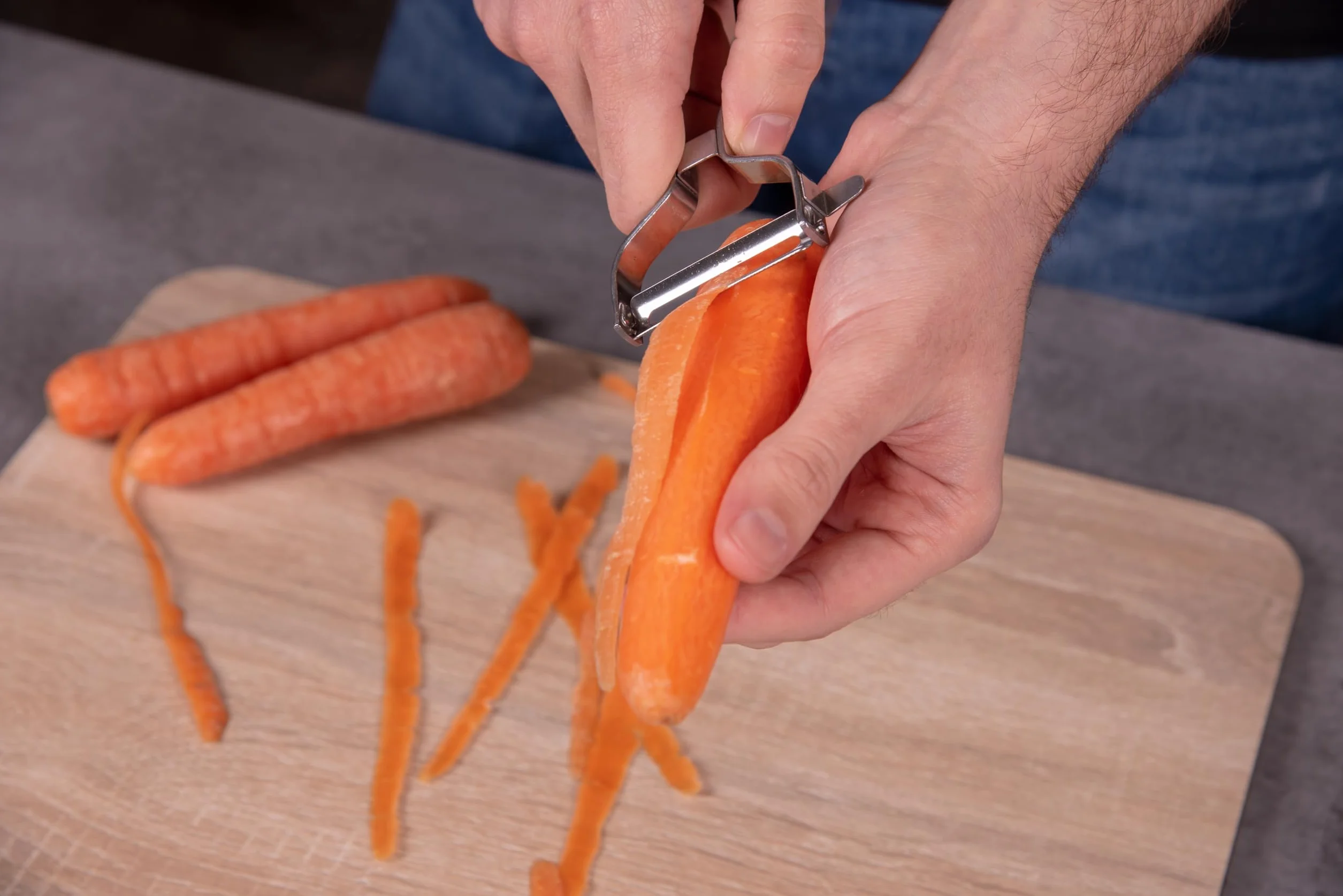 ARCOS Pelador Profesional 130mm Acero Inoxidable Cromado para Frutas y Verduras
