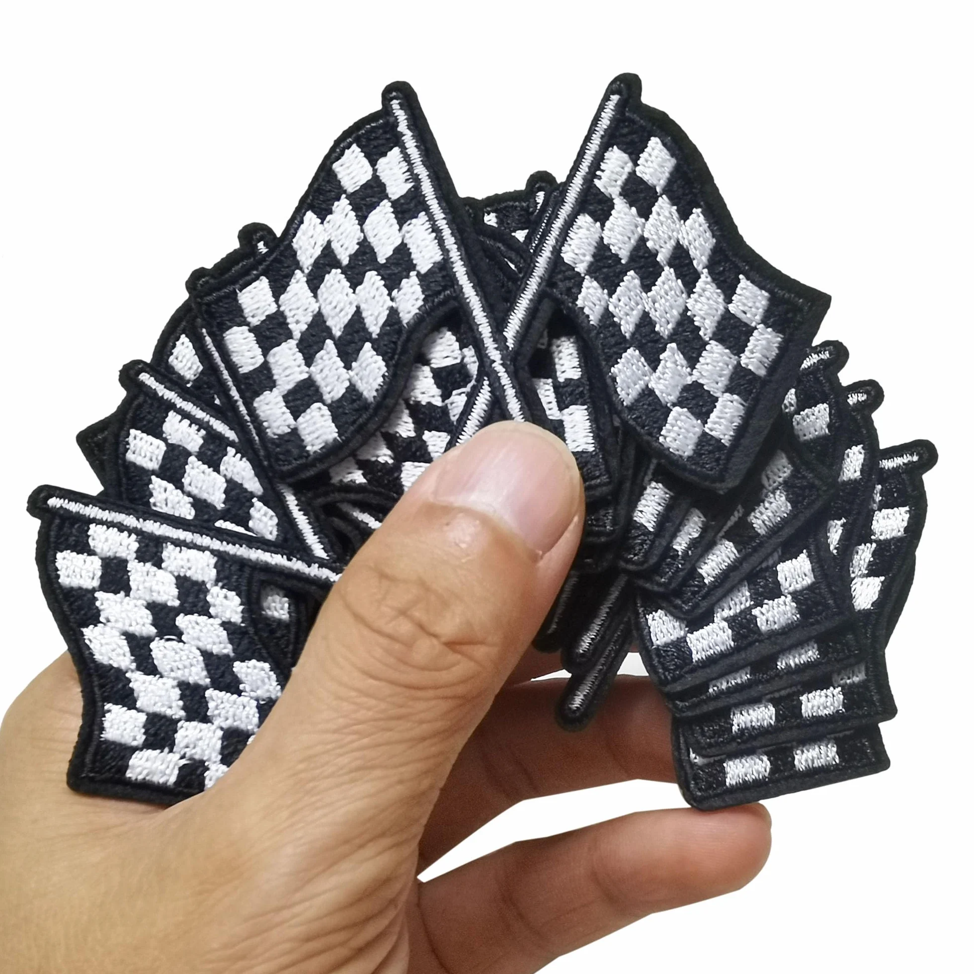 Juego de 12 parches bordados con diseño de bandera a cuadros en blanco y negro del día de las carreras, apliques bordados a máquina, chaqueta vaquera, camisa de camionero, gorra, parche de