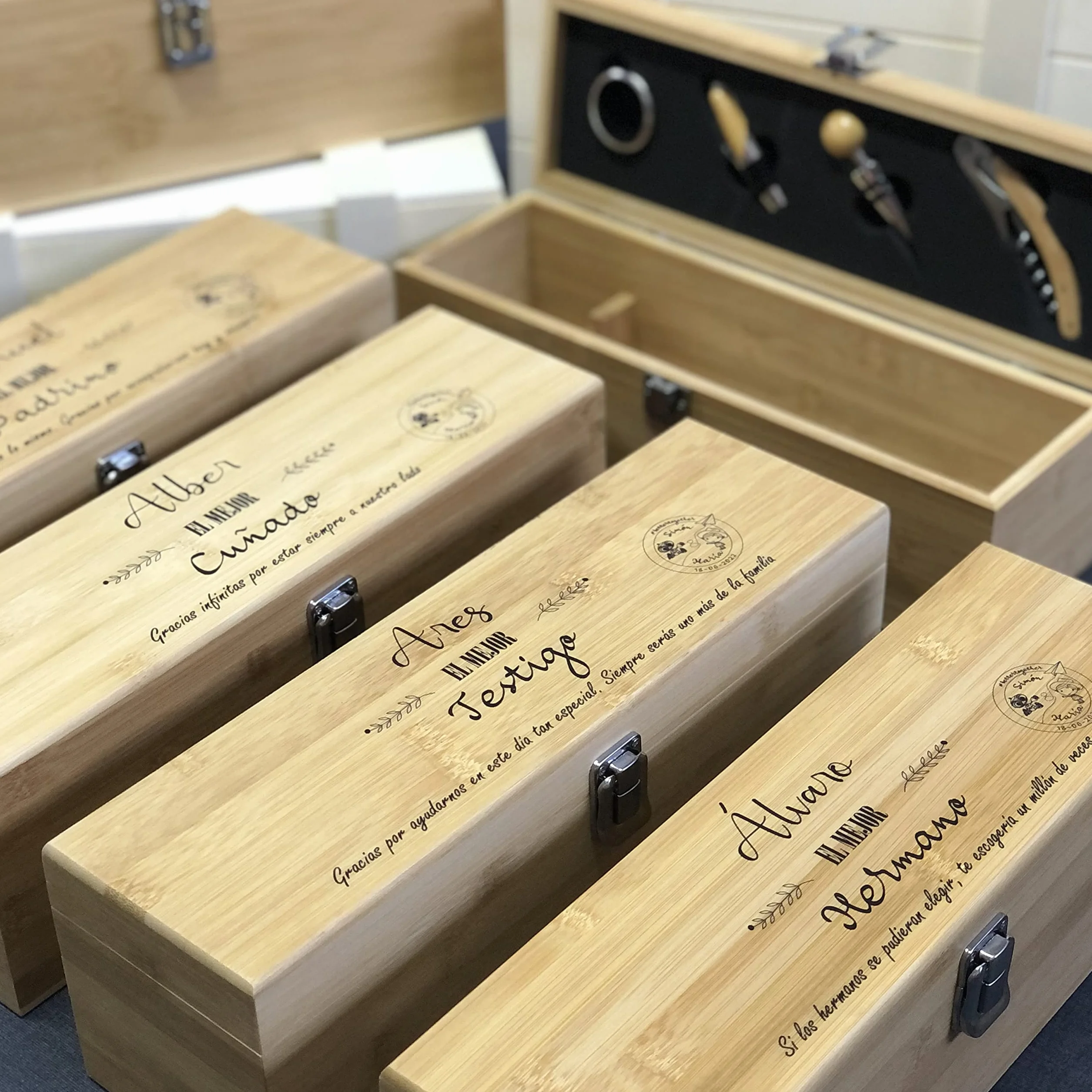 Regalo Personalizado Caja Sumiller con Accesorios para Degustar Vino