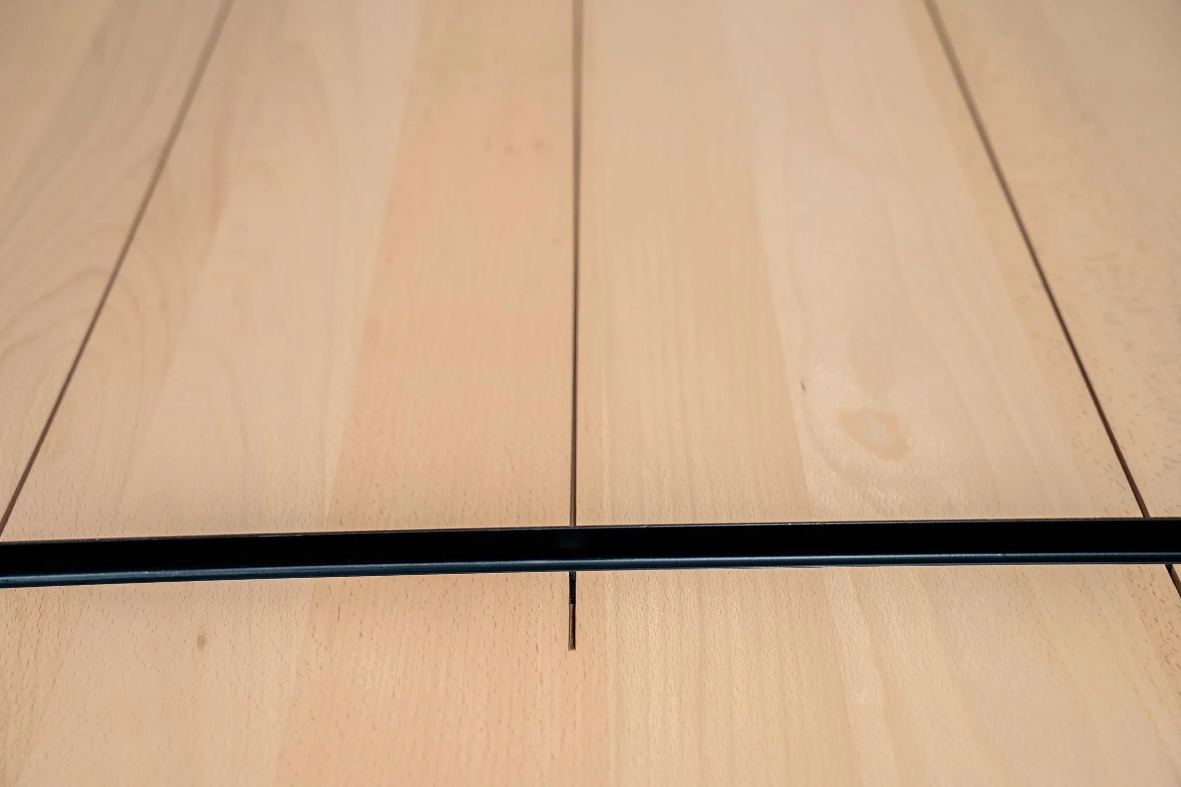 Tablero de escritorio de madera maciza de haya con borde suizo (60 x 120 cm)