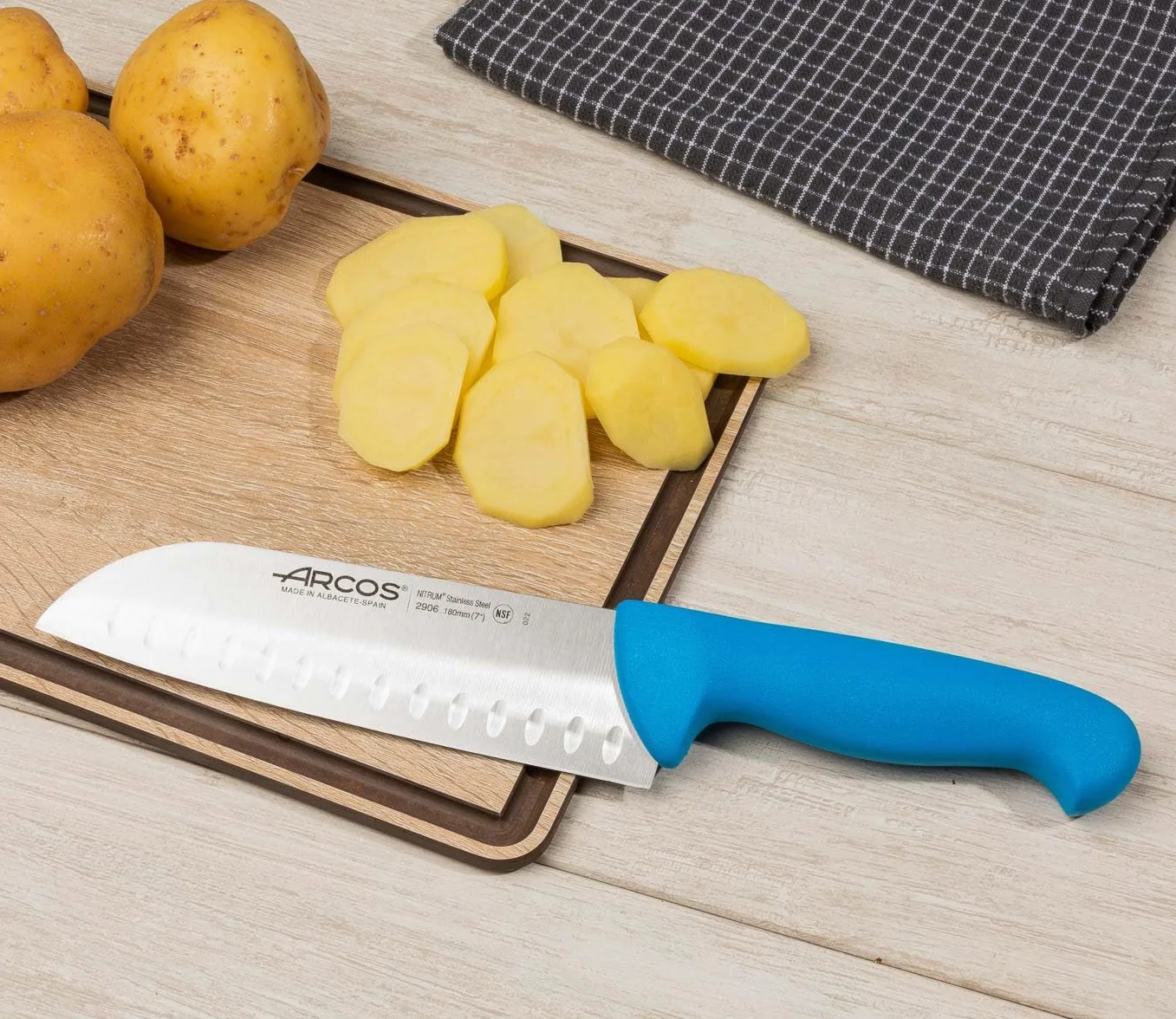 Arcos Serie 2900 Cuchillo Santoku 180 mm Acero Inoxidable NITRUM Mango Polipropileno Azul