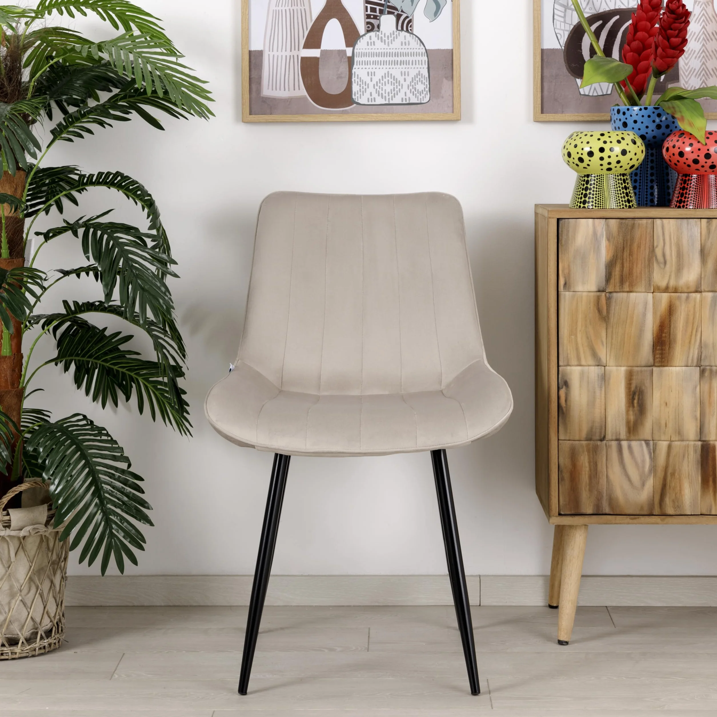 Baroni Home Juego de 4 sillas Modernas con Revestimiento de Terciopelo y Patas de Acero Negro, para salón, Dormitorio, Comedor, 53 x 86 x 44 cm, Beige