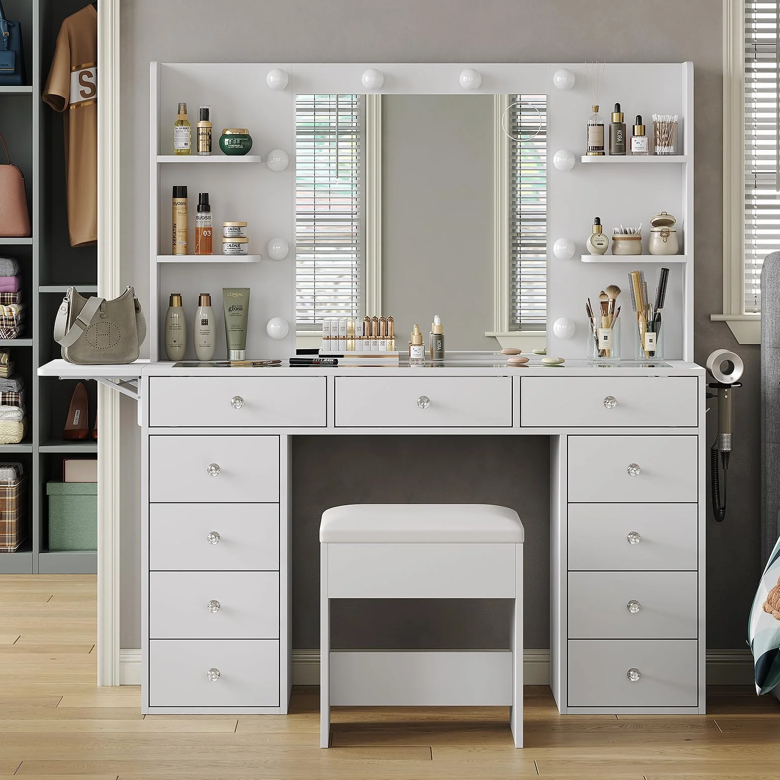 Yanosaku Tocador con Fuente de alimentación 47 Pulgadas más Ancho con Espejo y 12 Luces LED 3 Modos de iluminación de Color 11 cajones 4 estantes Panel Plegable Mesa de Cristal Juego de Maquillaje