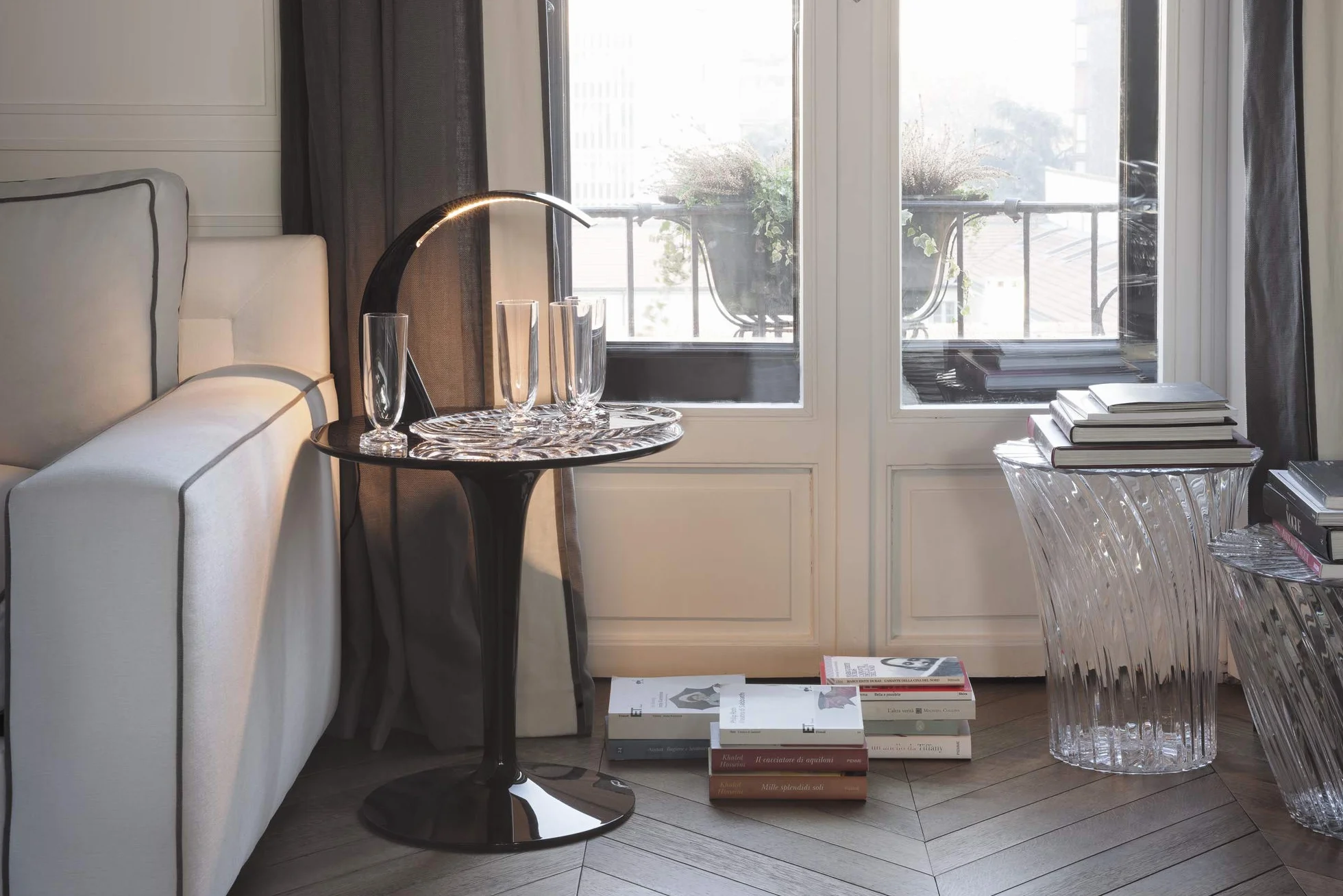 Kartell Tip Top Mesa, Bambú, Parte superior de PMMA, Negro brillante, 48 x 50 x 52 cm, Pata Transparente