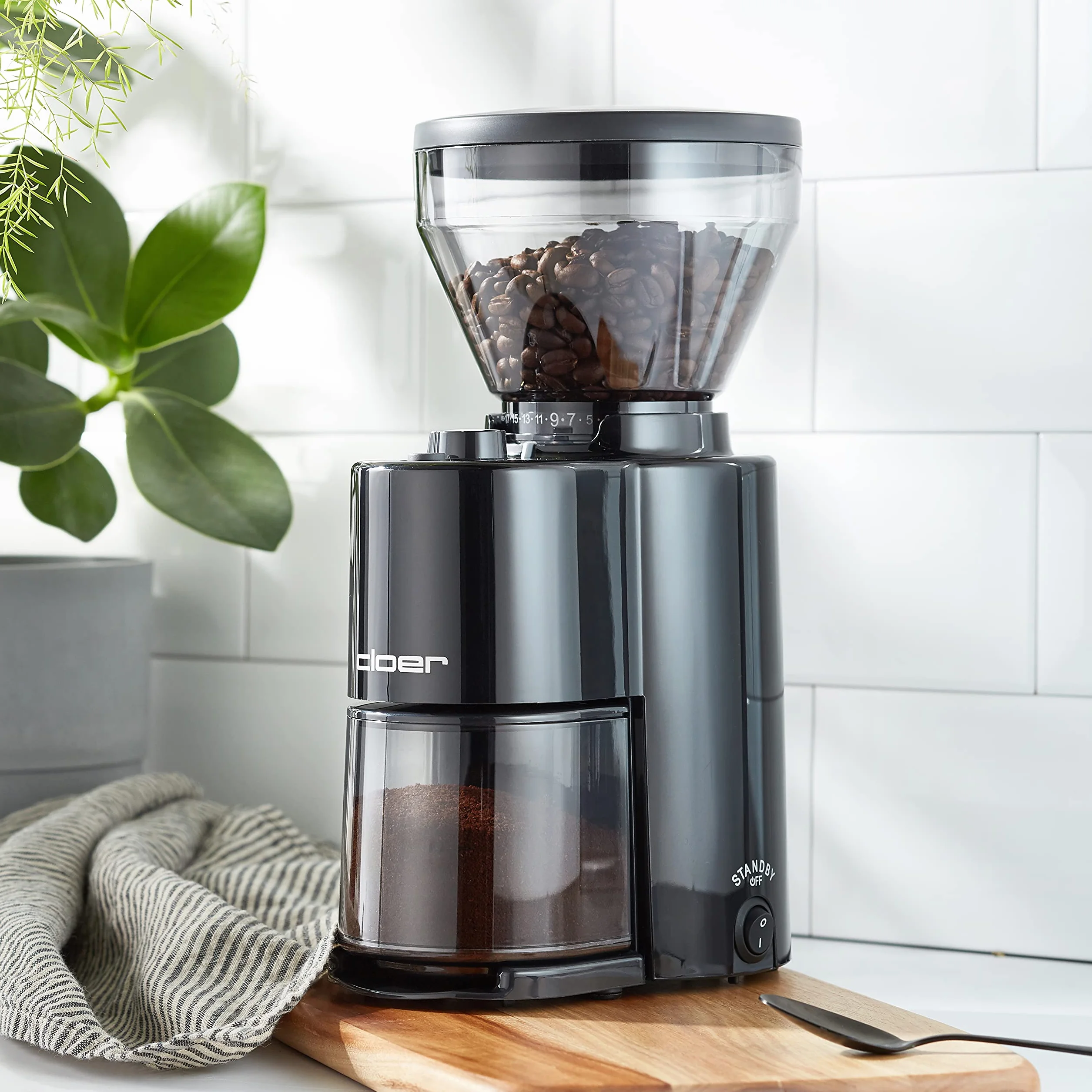 Cloer 7520 Molinillo de café eléctrico con amoladora de rebabas cónicas, 2-12 tazas, 300 g granos de café, 150 vatios, grado de molienda ajustable, negro