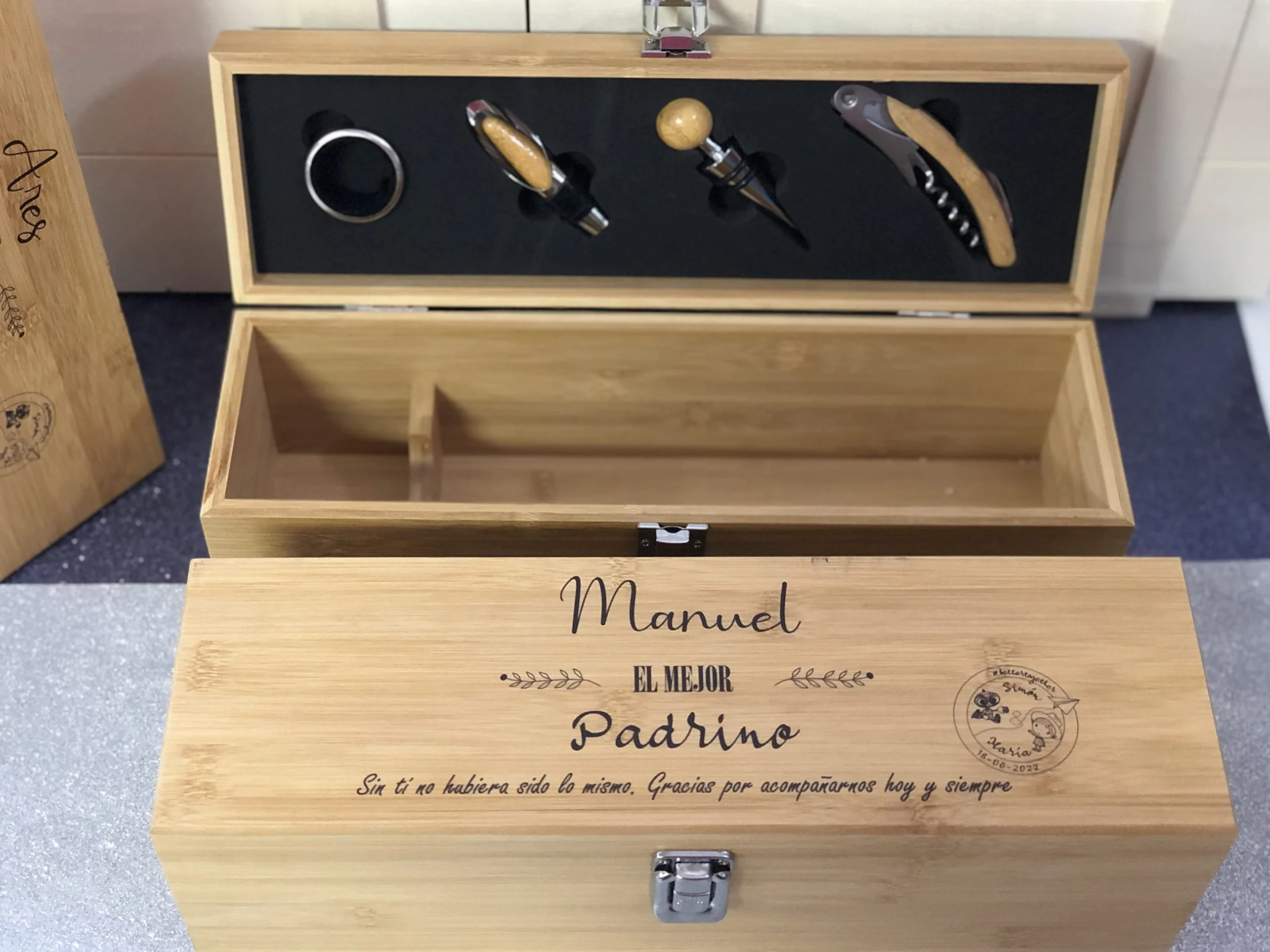 Regalo Personalizado Caja Sumiller con Accesorios para Degustar Vino