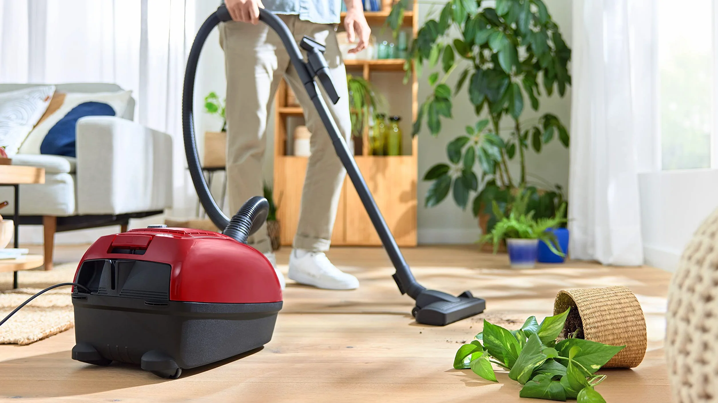 Bosch - Aspirador con Bolsa,Serie 4,Filtro higiénico PureAir, Rojo, BGB38RD2