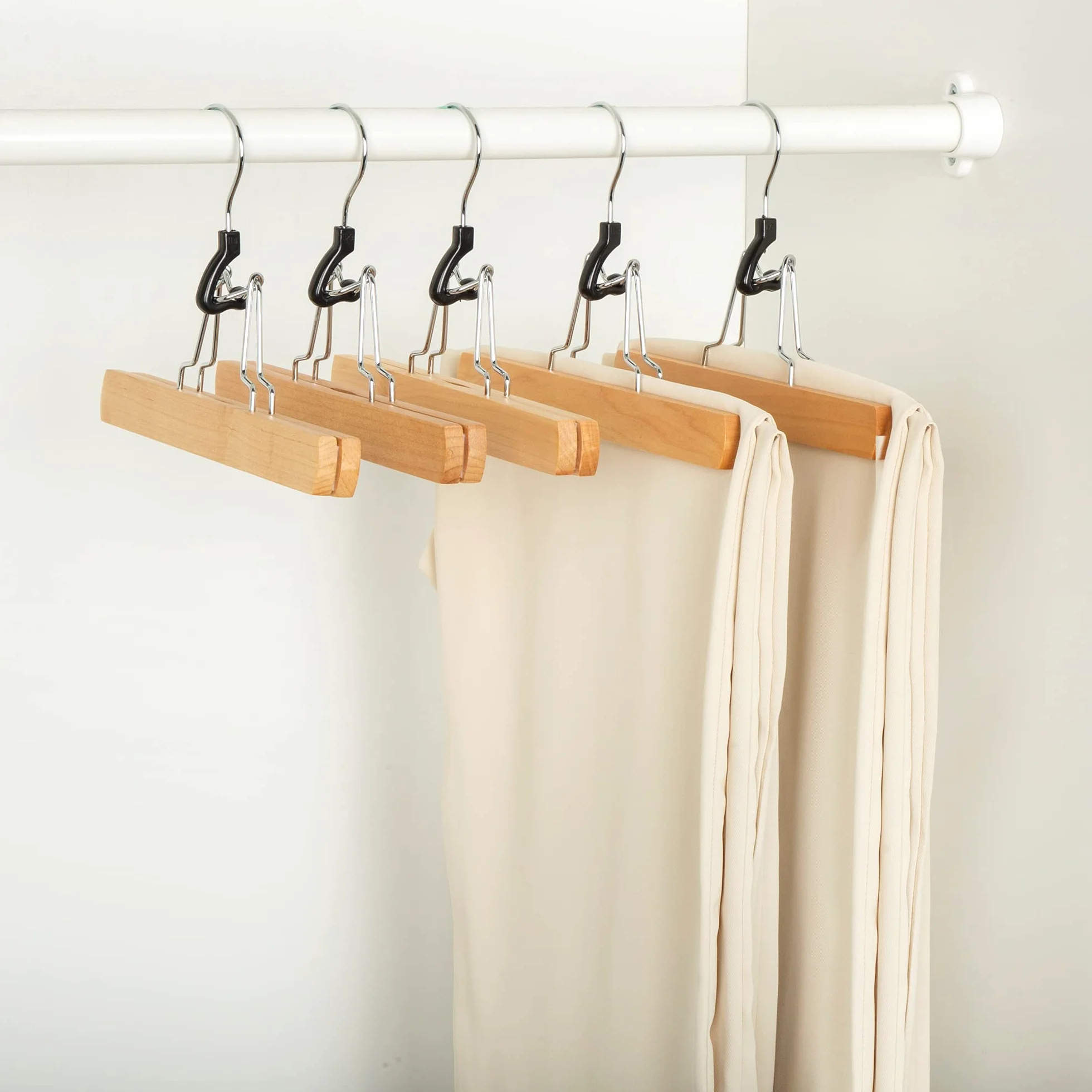 Amazon Basics Perchas de madera para pantalones, natural, 10 unidades