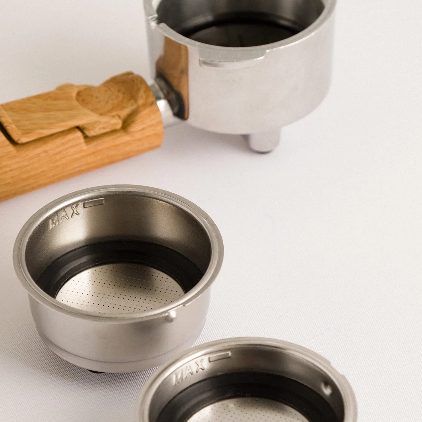 CREATE / THERA RETRO/Cafetera Express Semiautomática blanco mate y madera / 20 bares, brazo doble salida, depósito 1,25L, café molido y monodosis ESE 55mm, con vaporizador, 1100W