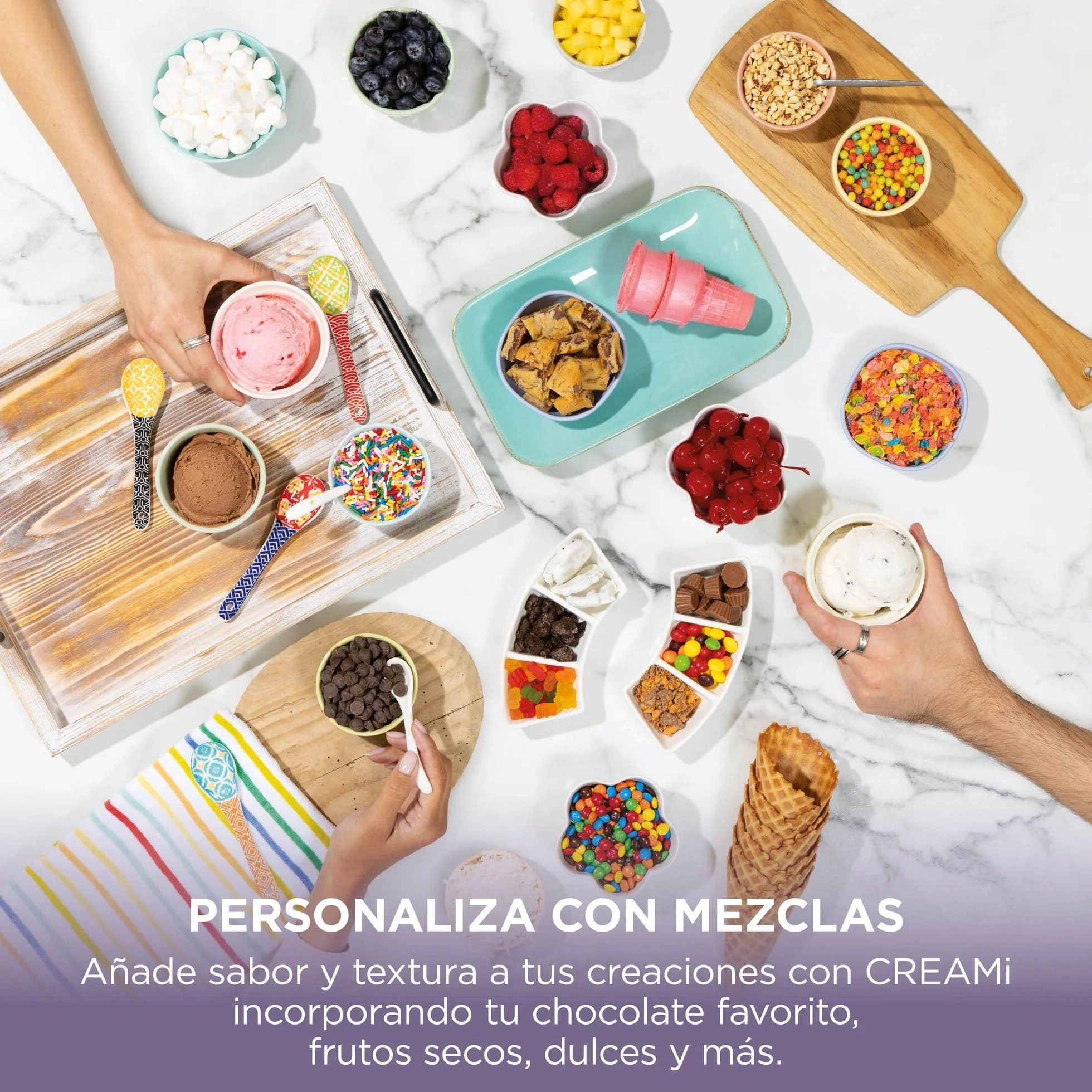 Ninja CREAMi Scoop & Swirl La heladera con 2 tarrinas y 13 funciones prepara helados, helados cremosos, gelatos, batidos y más, y cuenta con la opción de añadir extras, piedra/dorado, NC701EUSTGD