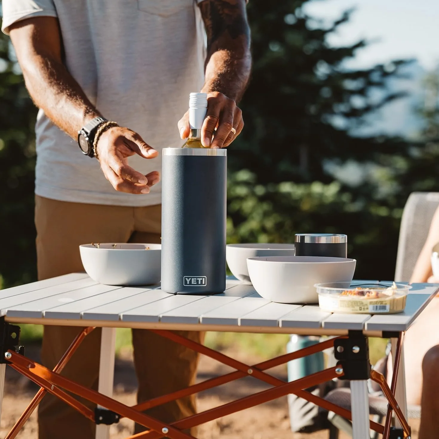 YETI Rambler - Enfriador de vino y champán, aislado de acero inoxidable, azul marino
