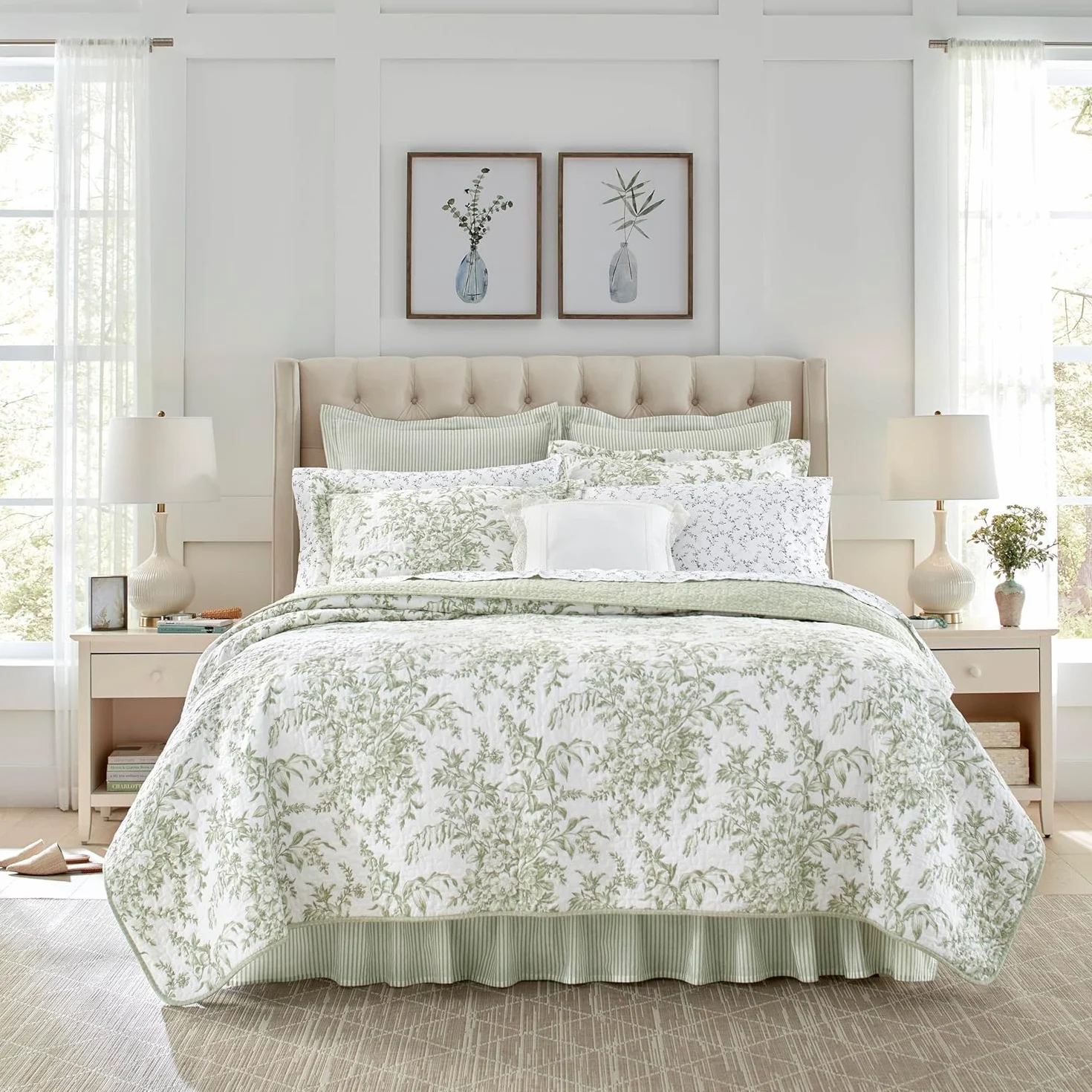 Laura Ashley - Juego de edredón King, Ropa de Cama Reversible de algodón con Fundas a Juego, decoración Ligera para el hogar para Todas Las Estaciones (Bedford Verde/Blanquecino, King)