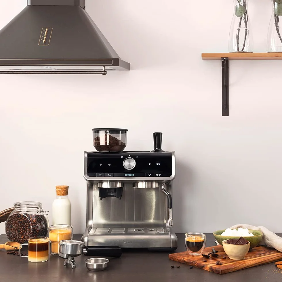 Cecotec Cafetera Express con Brazo con Doble Salida Power Espresso 20 Bares Barista Cream, 1550 W, Depósito de Café en Grano 250g, Molinillo 30 Niveles, Thermoblock, Depósito Agua 2.5 L, Acero Negro