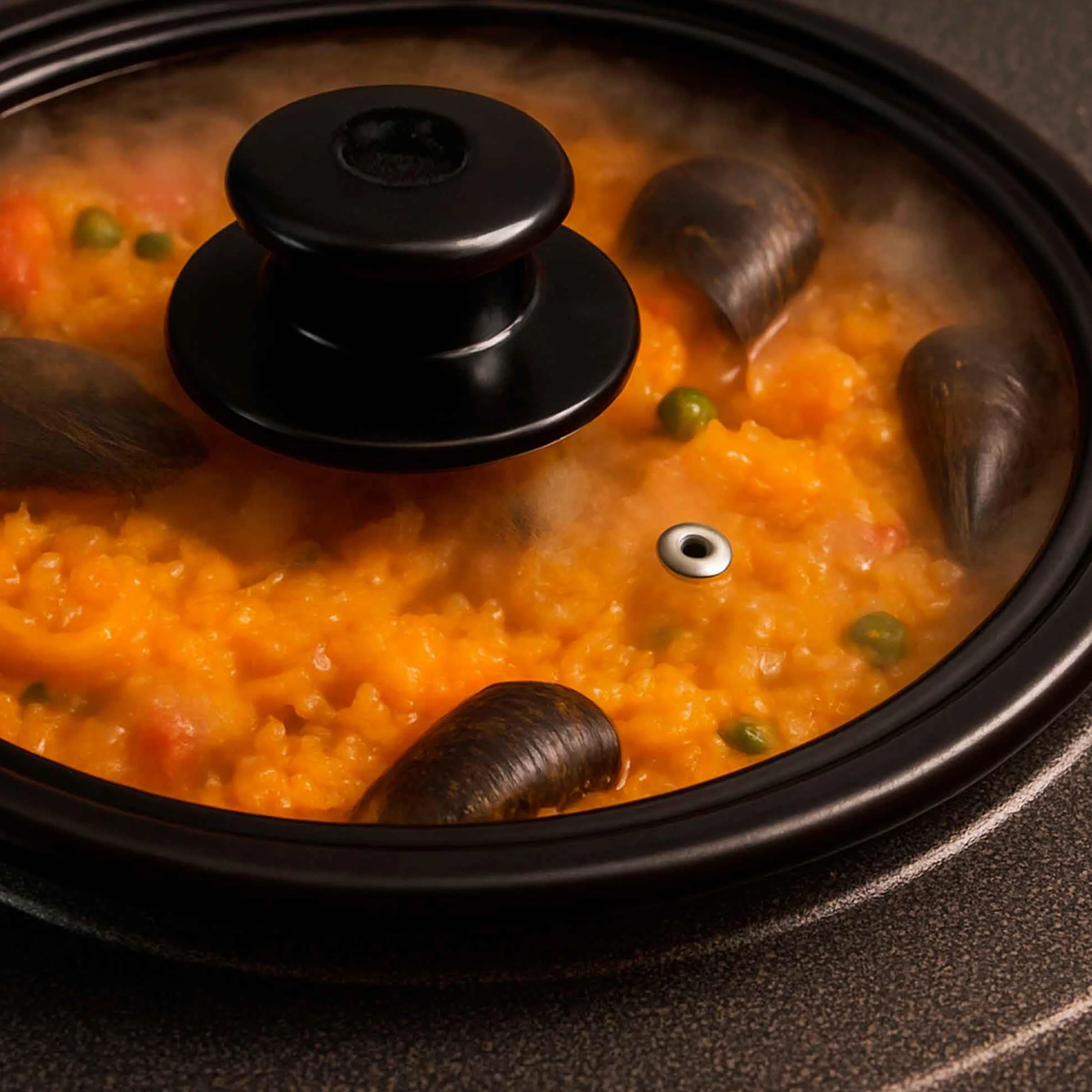 Jata PE550 - Paellera Eléctrica 55 cm con Tapa, Sartén Eléctrica Multifunción Antiadherente, 1900W, Gran Capacidad para Paellas, Guisos, Arroces y Reuniones Familiares