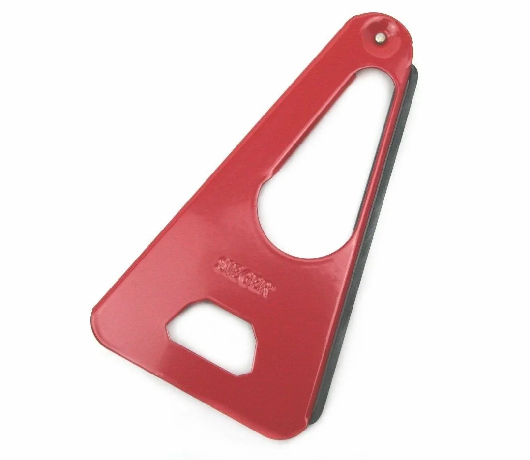 Westmark Abridor multiusos con borde de goma, Abridor de botes y botellas/abridor de tapas, Longitud: 17 cm, Acero/caucho, Sieger-Twist, Colores surtidos: plata/rojo/azul, 10492270