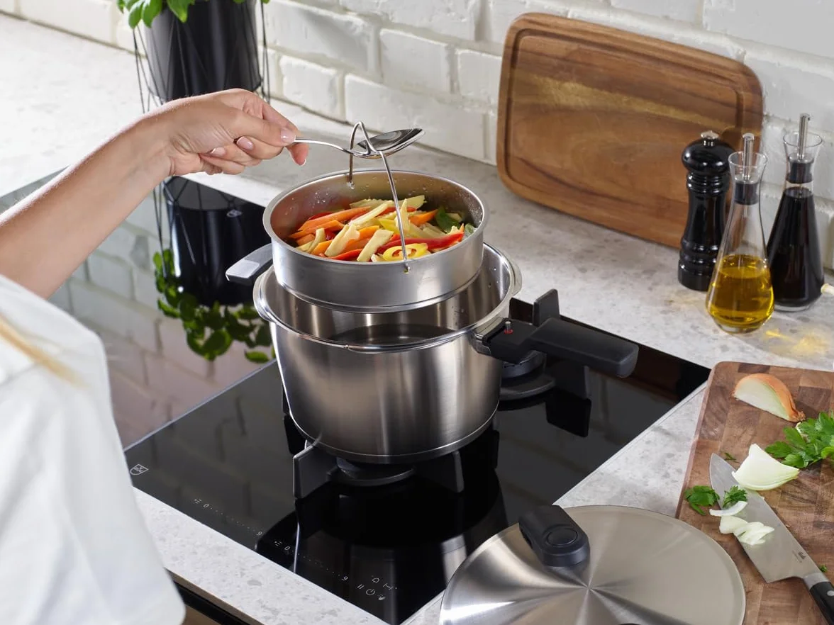 Fissler Vitaquick Premium - Juego de 2 ollas a presión (26 cm de diámetro, olla a presión de 8 l + sartén a presión de 4 litros) con inserto, tapa de cristal adicional, 2 niveles de cocción, fabricado