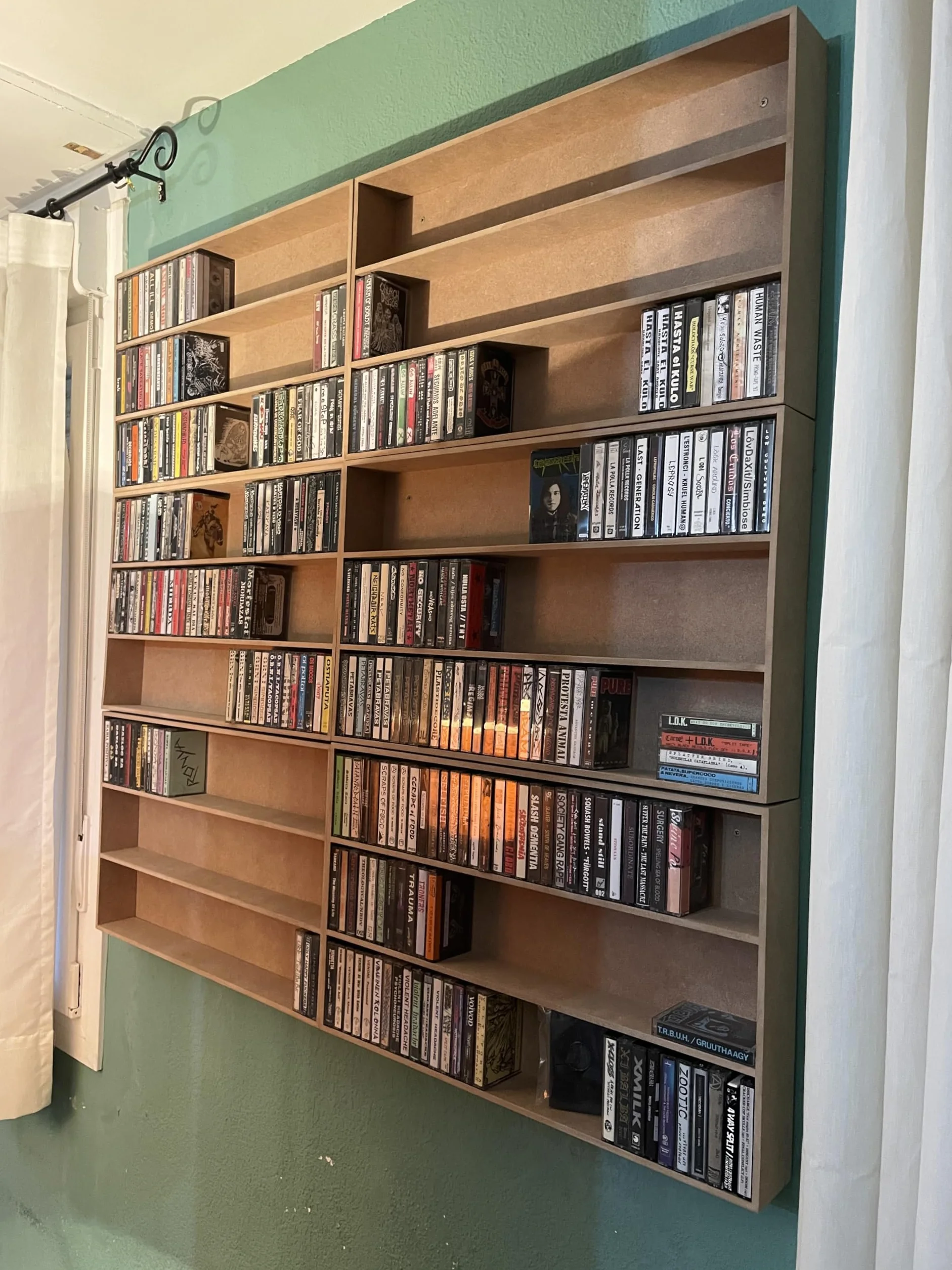 Estantería de Madera MDF para 100 Cintas de Cassette MAR025