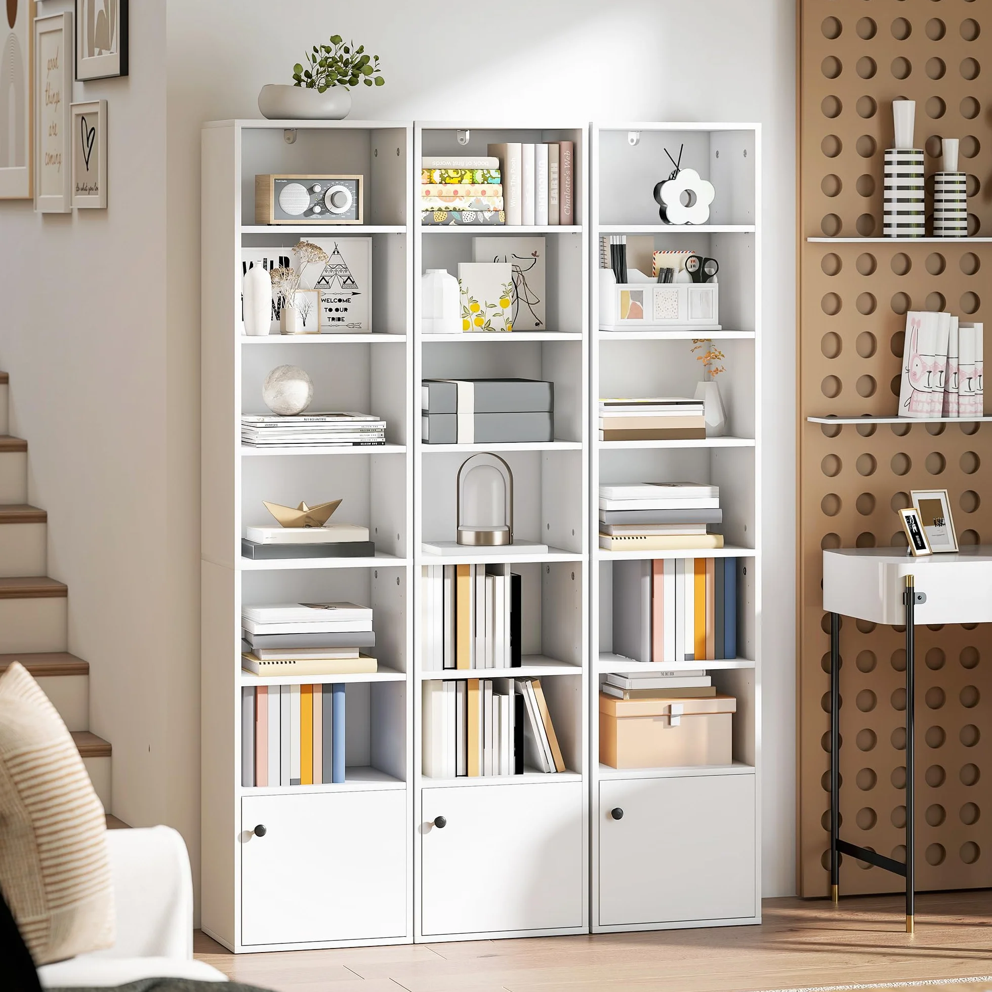 HOMCOM Librería de 7 Niveles, Estantería para Libros con Estantes Ajustables y Puerta, Estantería Moderna, 40x30x180 cm, para Salón, Dormitorio, Estudio, Oficina, Blanco