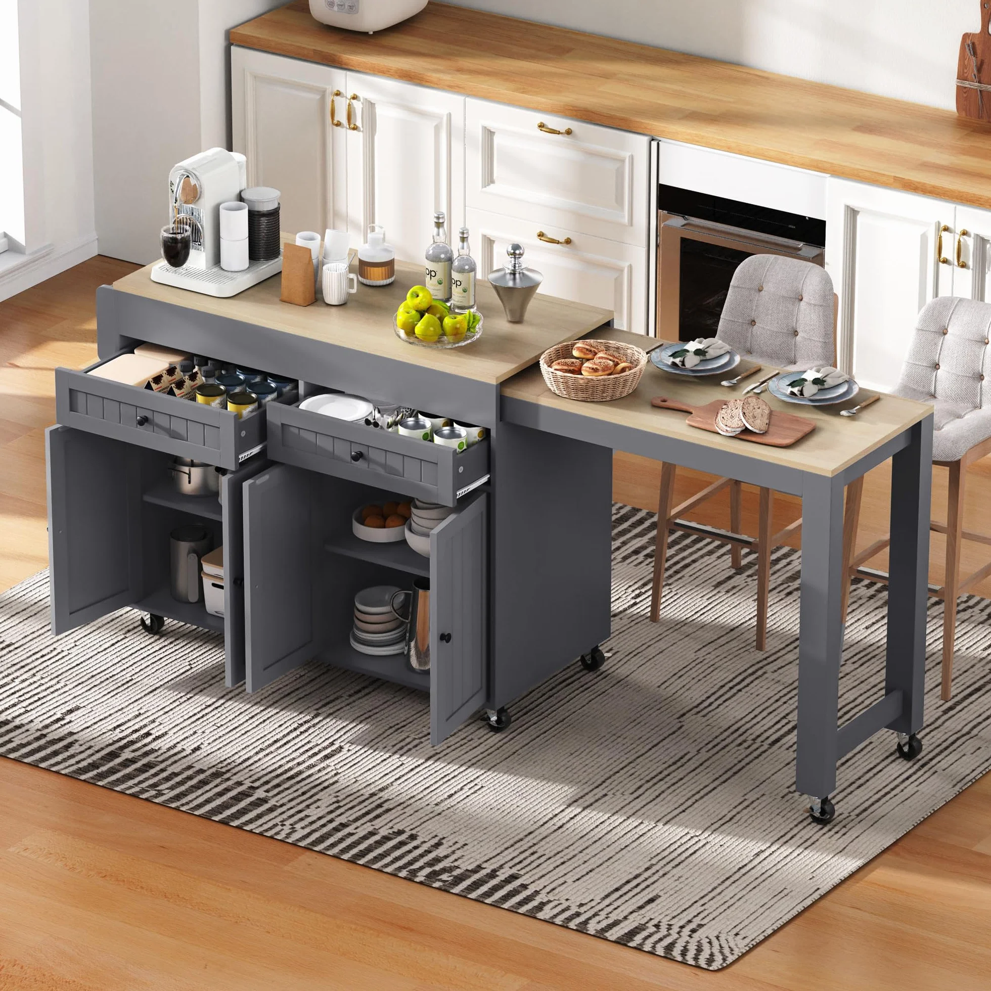 LAKFEW Mesa de Bar Isla Cocina con 7 Ruedas y Encimera Extensible, Mesa Cocina Extensible con 4 Puertas y 2 Cajones, Barra Bar Mueble Auxiliar, 112(180.5) x45x92.2 cm, Gris+Natural