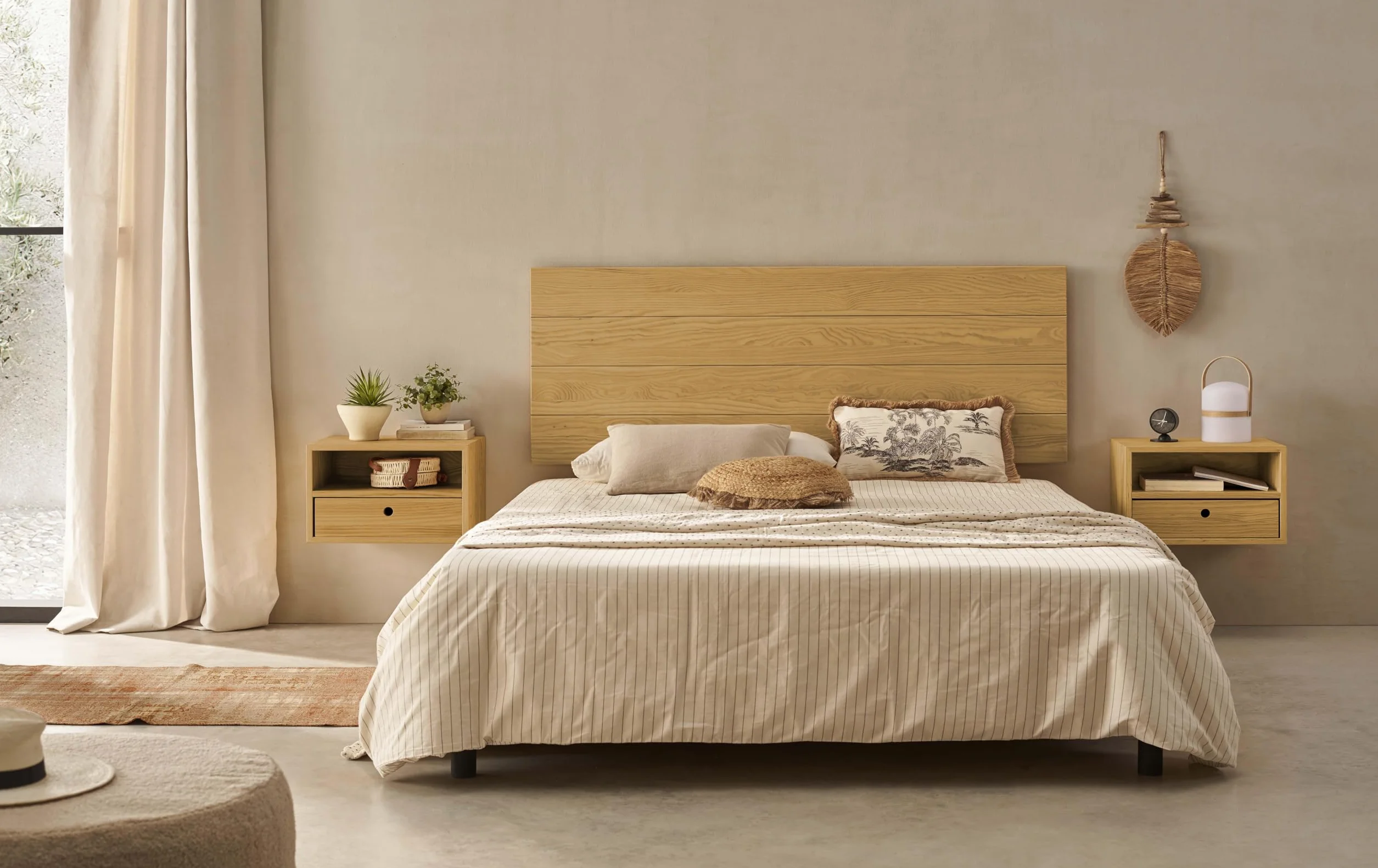 HOGAR24 ES - Cabecero Acabado Madera Maciza Natural + 2 Mesitas Flotantes con Cajón y Hueco Acabado Cera. Medidas Cabecero: 155 x 60 x 2 cm.