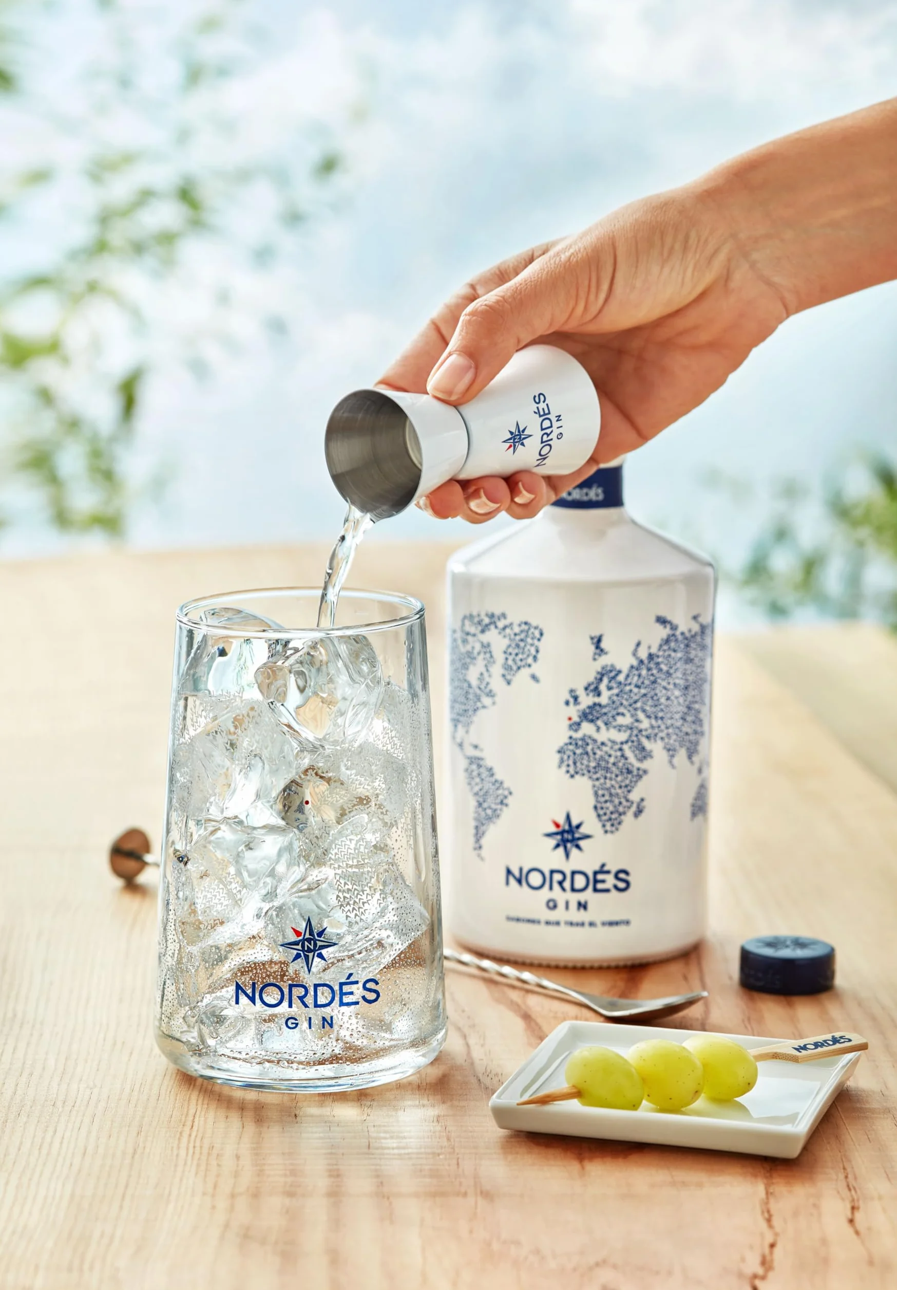 Nordés Ginebra Premium de Origen Gallego 1L 11 botánicos Regalo