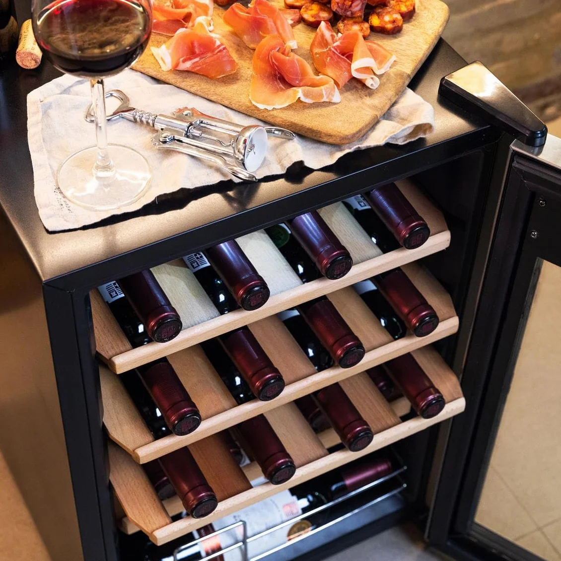 Cecotec Vinoteca - Nevera para Vinos - 24 Botellas Bolero GrandSommelier 2050 Inox Compressor. Temperatura ajustable de 5-18ºC, Alto rendimiento, Funcionamiento silencioso y sin Vibraciones