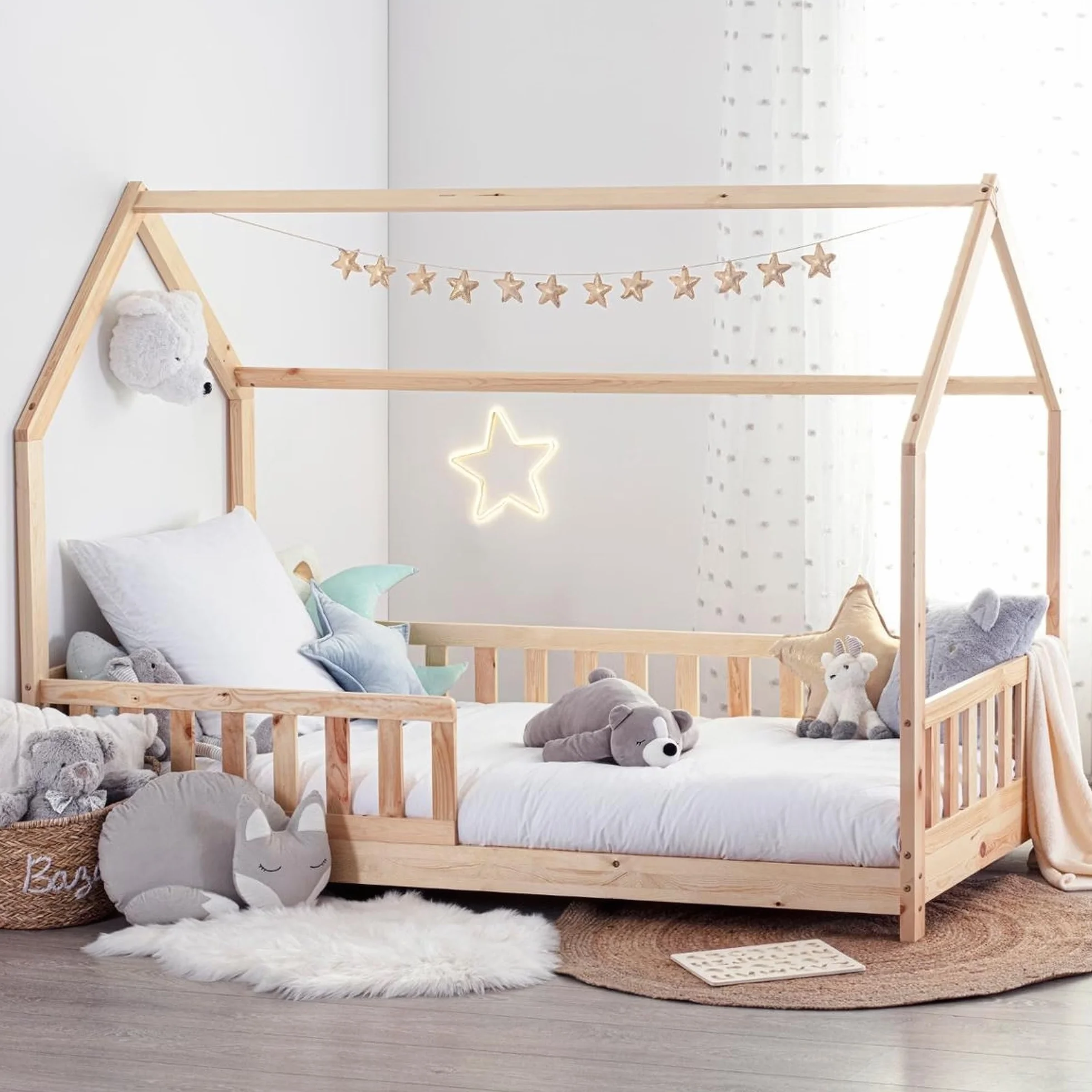 WELL HOME MOBILIARIO & DECORACIÓN Habitación Infantil: Cama Infantil Bosco 90x190cm con Alfombra de Yute Redonda 80cm