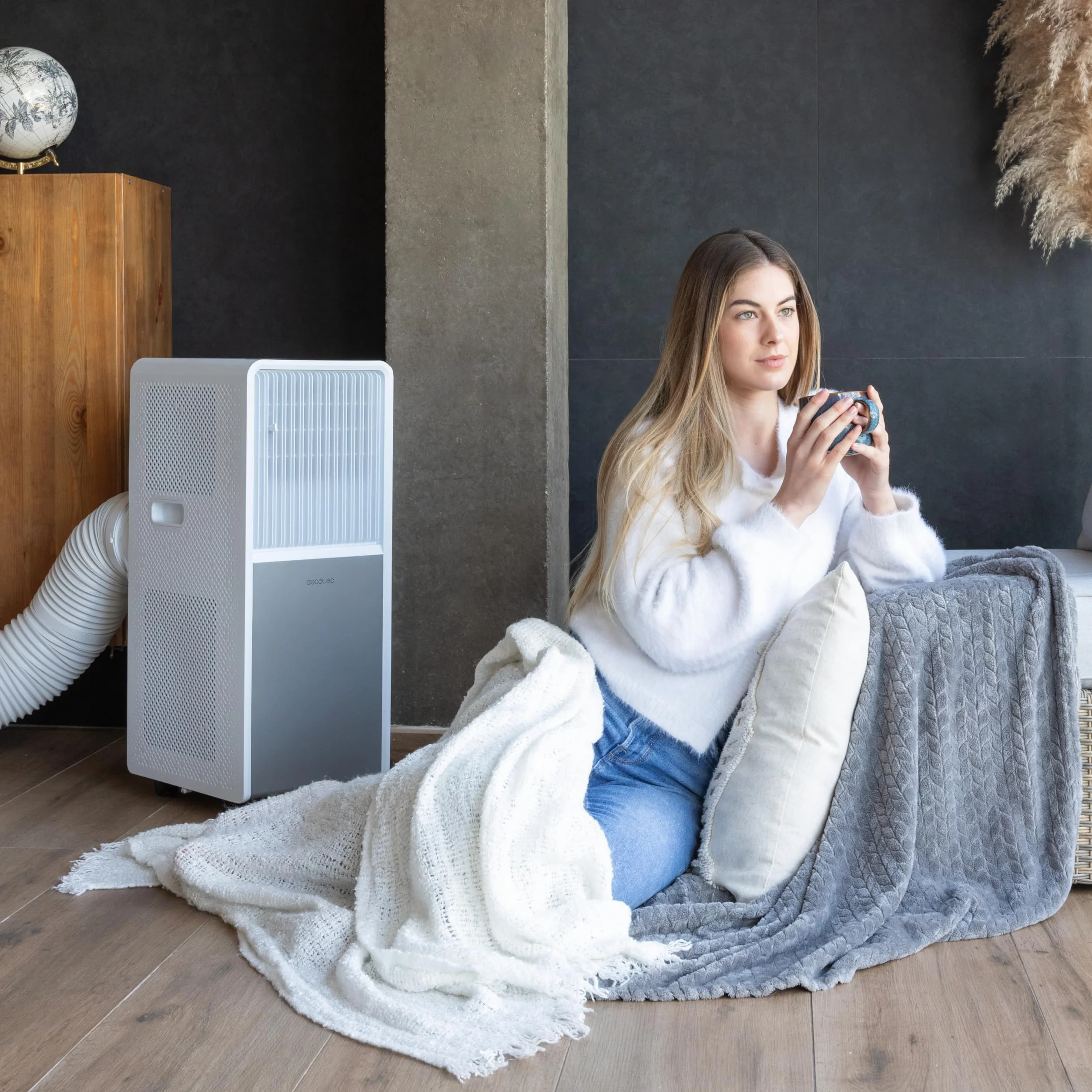 Cecotec Aire Acondicionado Portátil con Mando y Bomba de Calor ForceClima 9450 Style Heating, 9000 BTU, Táctil, Pantalla LED, 5 Modos, 2 Velocidades, Deshumidificador, Temporizador, 16 m², White