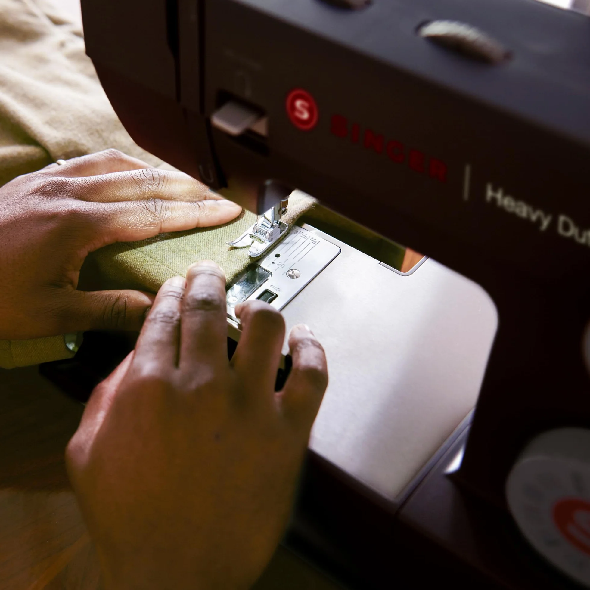 SINGER 4432 - Máquina de coser negra