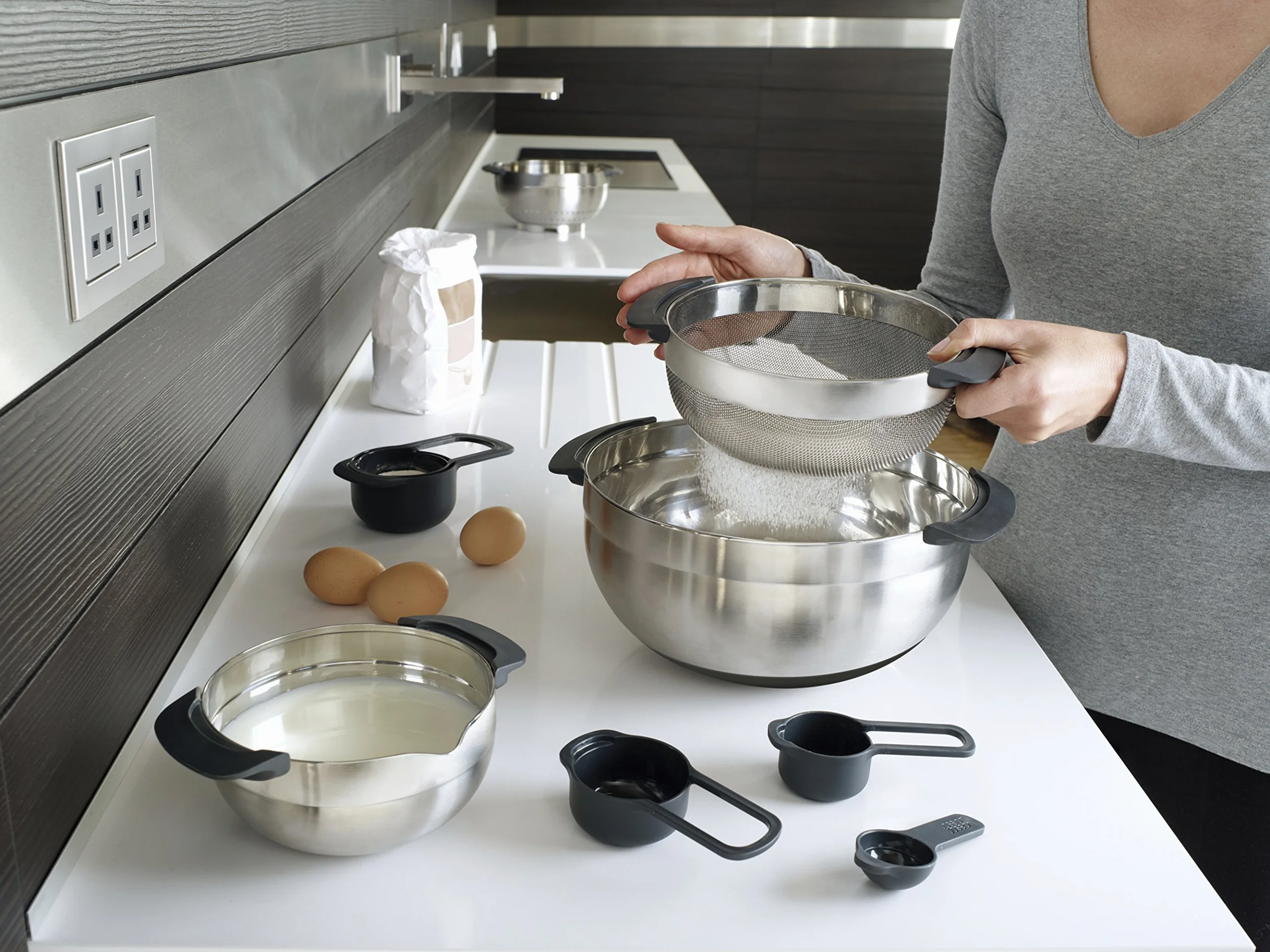 Joseph Joseph Nest 9 Plus - Juego de 9 piezas apilables, cuencos para mezclar, con bol grande y pequeño, colador y 5 tazas medidoras, Acero Inoxidable