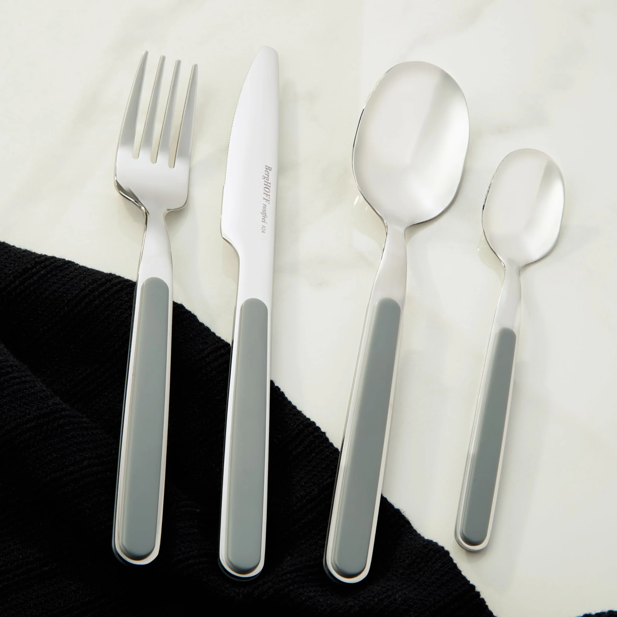 Berghoff Leo Balance - Juego de cubiertos de acero inoxidable de 24 piezas, diseño elegante con mango de cubierta de polipropileno brillante, Moonmist