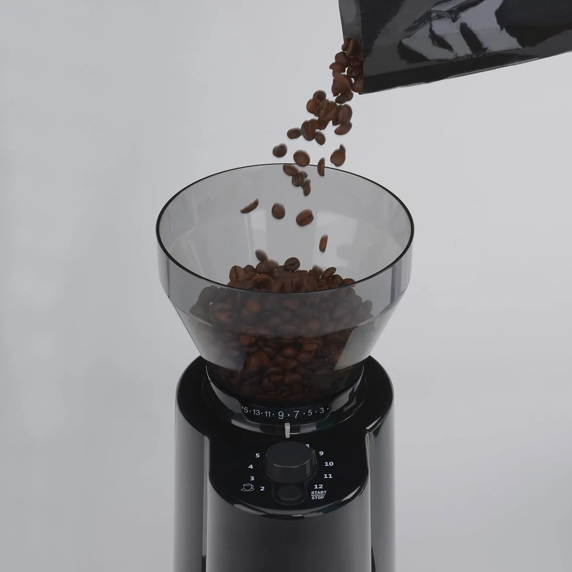 Cloer 7520 Molinillo de café eléctrico con amoladora de rebabas cónicas, 2-12 tazas, 300 g granos de café, 150 vatios, grado de molienda ajustable, negro