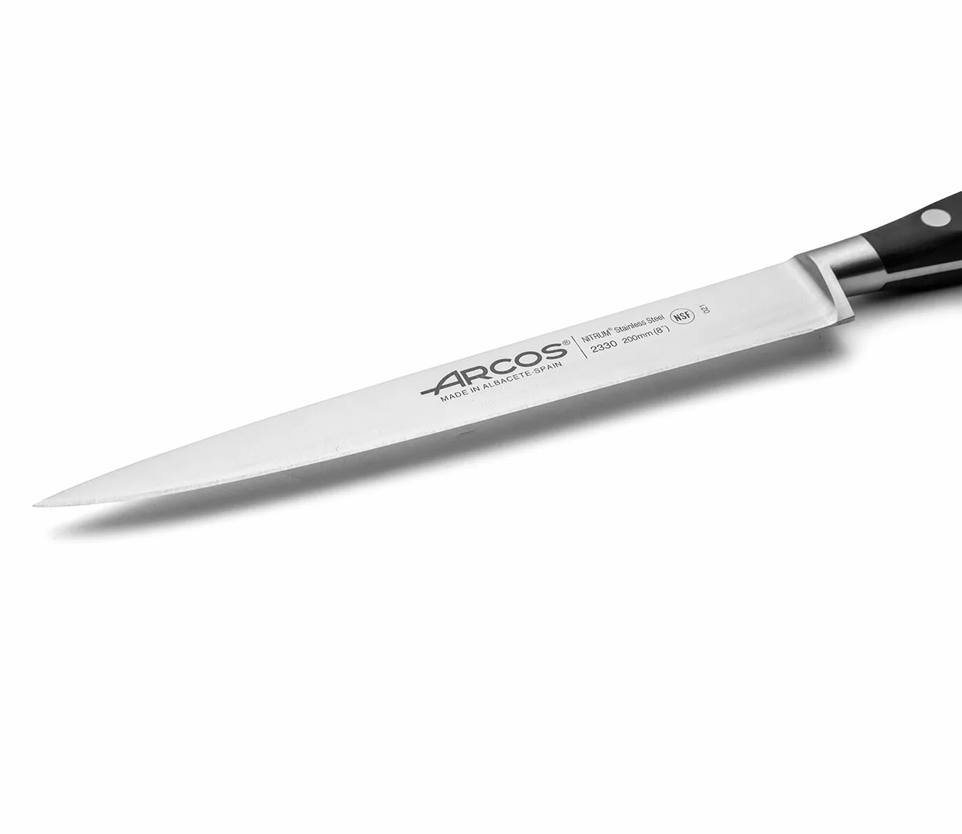 Arcos Cuchillo para filetear con Hoja Acero Inoxidable Nitrum 200 mm. Cuchillo afilado para filetear carne y pescado. Mango ergonómico polioximetileno POM. Serie Riviera. Color negro.