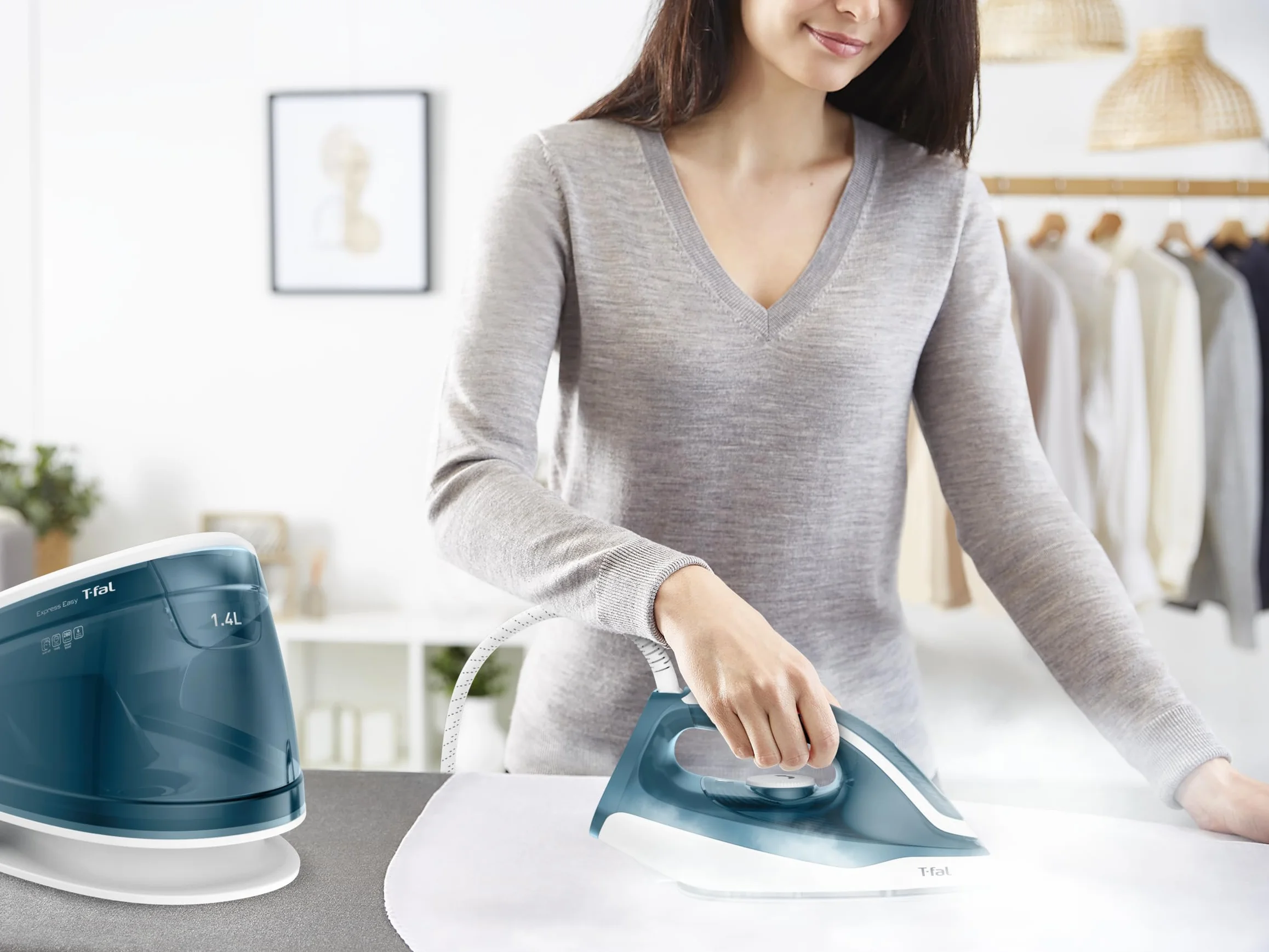 Tefal SV6115 Express Essential - Plancha de vapor (5,2 bar, golpe de vapor: 280 g/min, vapor continuo: 120 g/min, tecnología Calc Clear, suela Xpress Glide, 2200 W, 1,4 L, 36,2 x 17,9 x 25,6 cm)